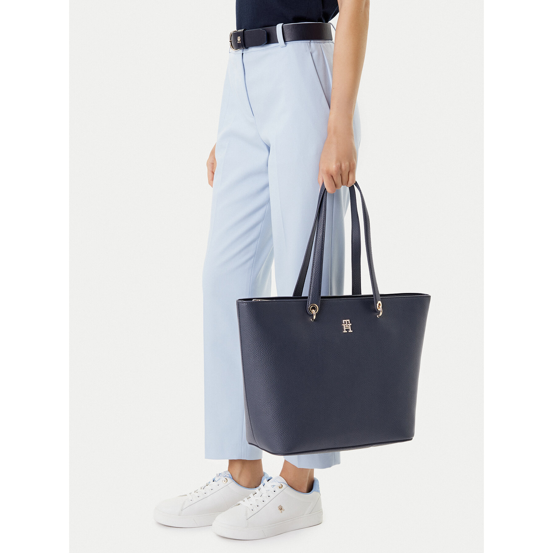 Kabelka Tommy Hilfiger Emblem Shopper AW0AW15178 Tmavomodrá
