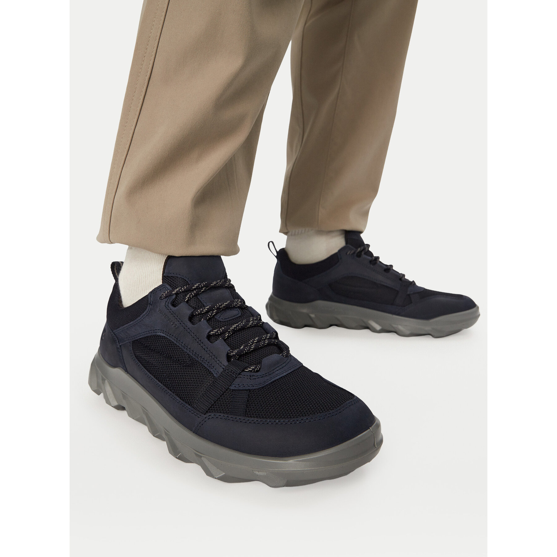 Sneakersy ECCO Mx M 82032451117 Tmavomodrá