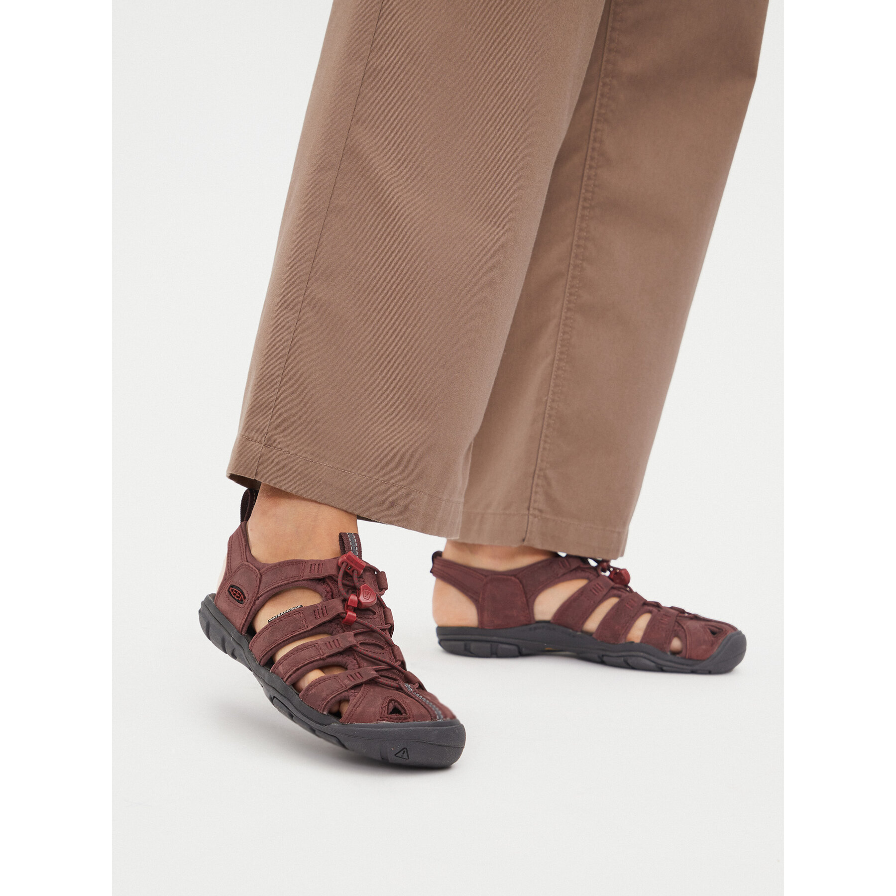 Sandale Keen Clearwater Cnx Lleather 1025088 Vișiniu