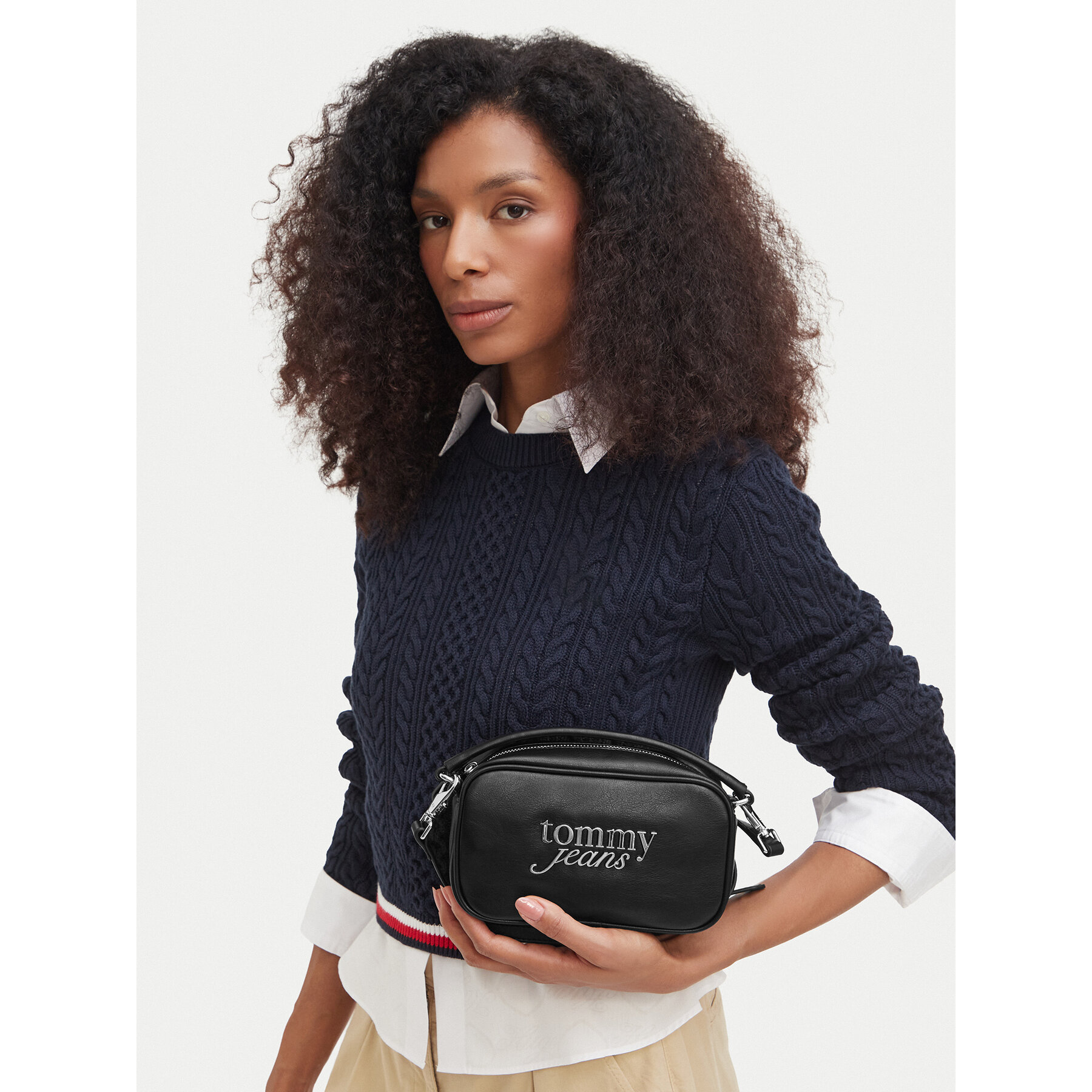 Torbica Tommy Jeans Tjw Bold Script Camera Bag AW0AW19053 Crna
