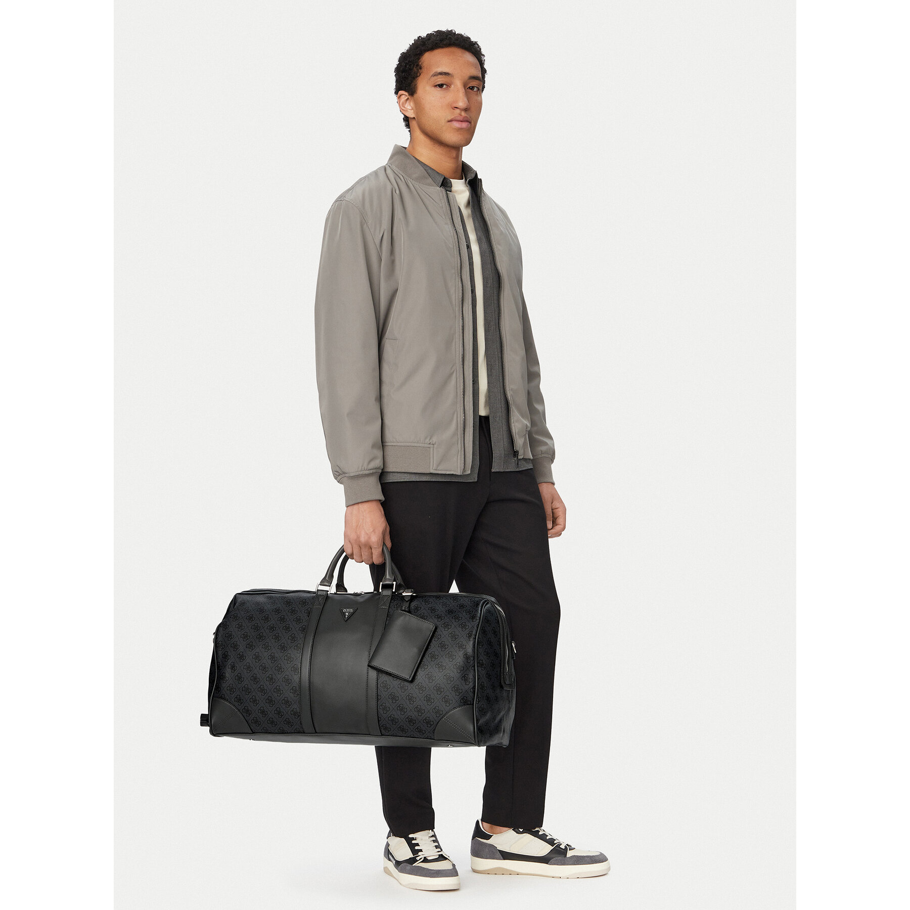 Τσάντα Σαββατοκύριακου Guess TMMILL P6235 Μαύρο