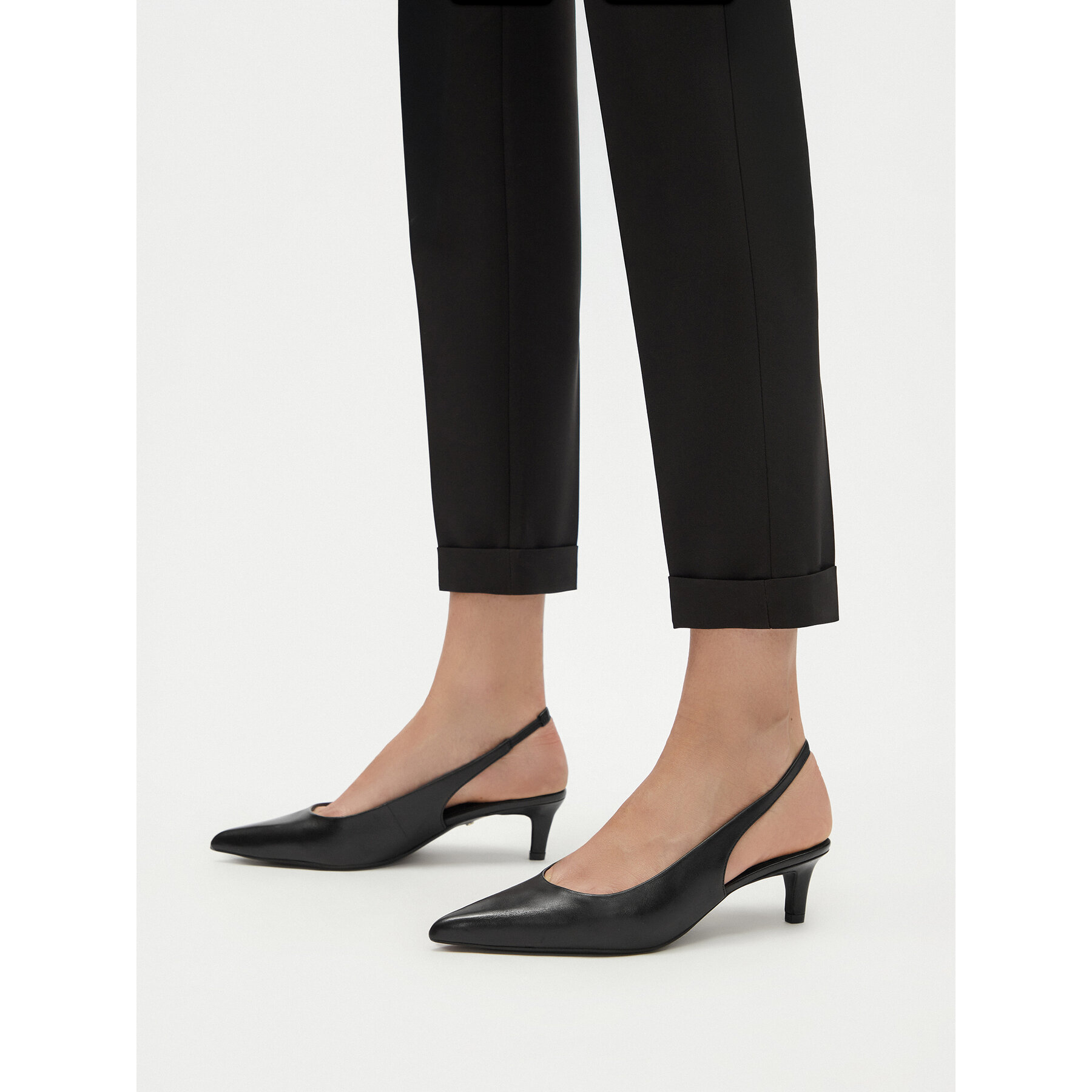 Pantofi pumps Gino Rossi JUDITH-118067 Negru