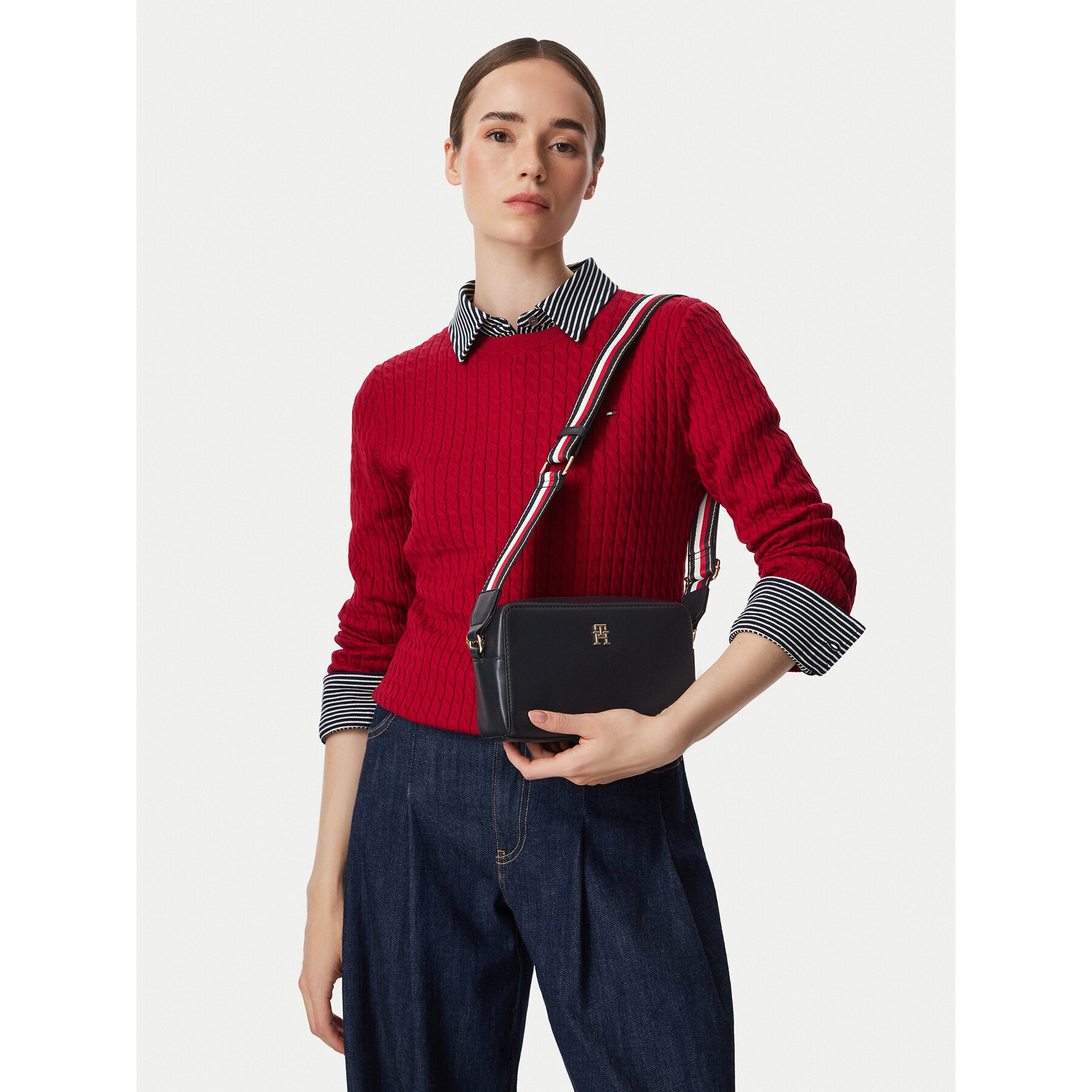 Дамска чанта Tommy Hilfiger Th Joy Camera Bag Corp AW0AW19315 Тъмносин