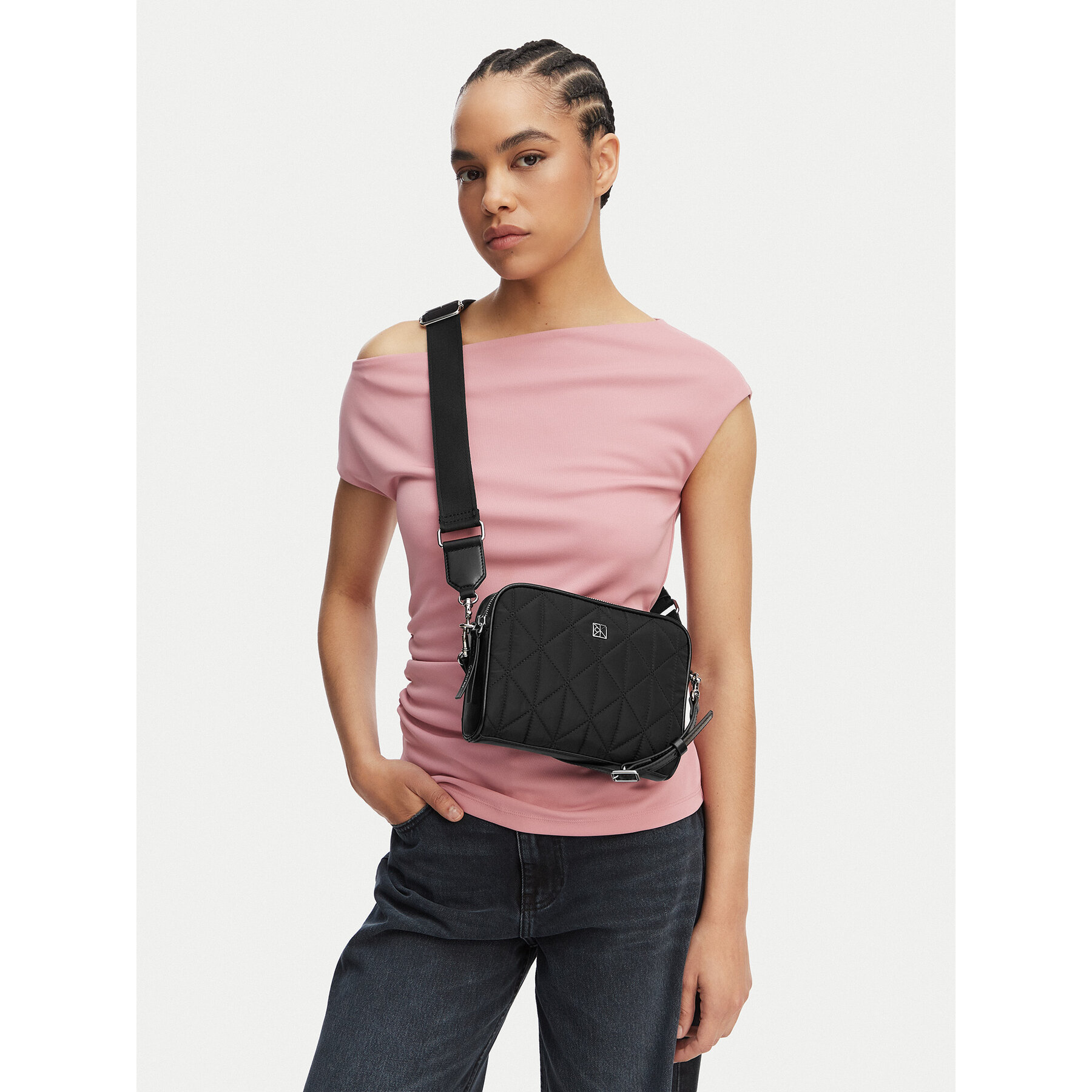 Ročna torba Calvin Klein Emblem Aop Jacquard Bucket LV04F3648G Črna