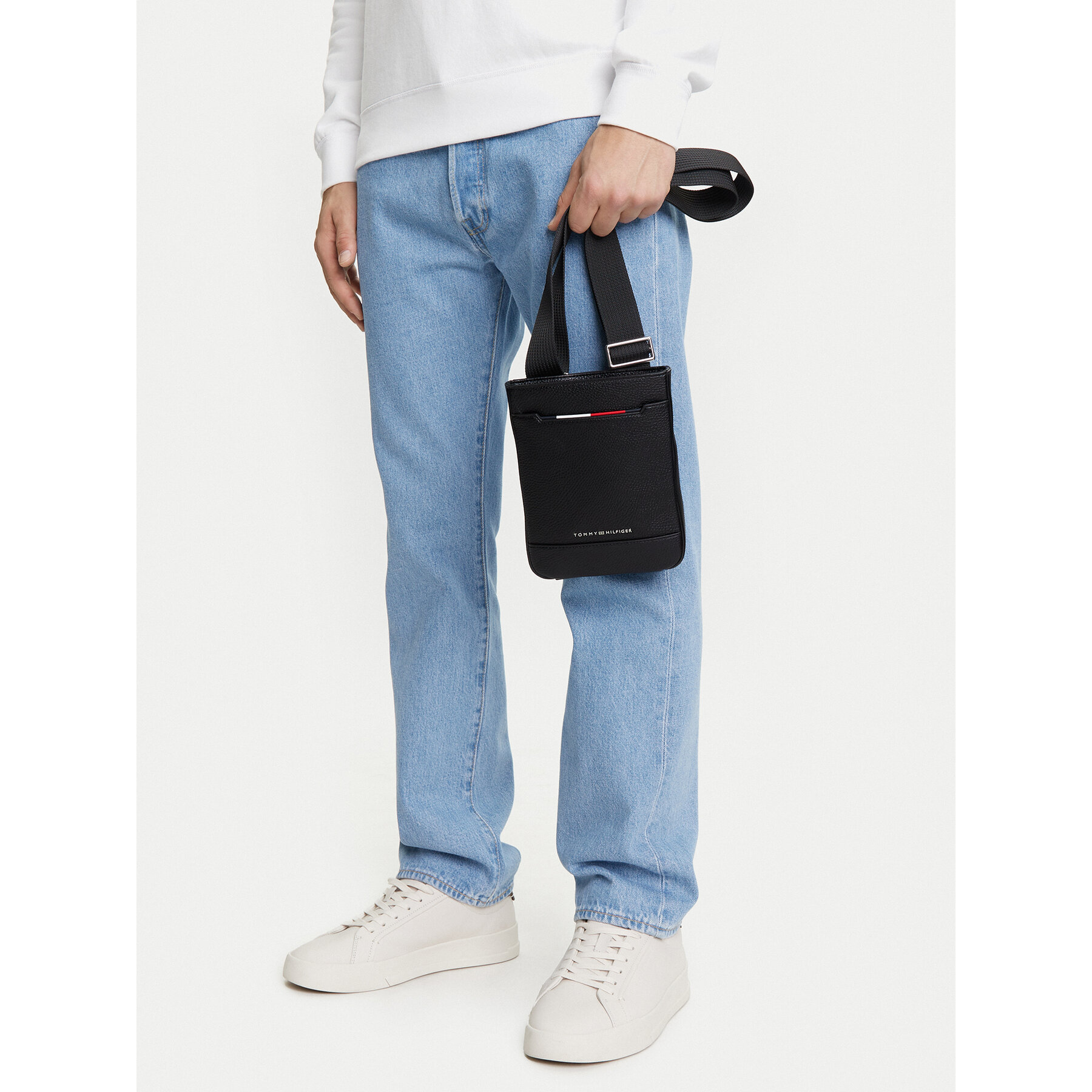 Válltáska Tommy Hilfiger Th Central Mini Crossover AM0AM13487 Fekete