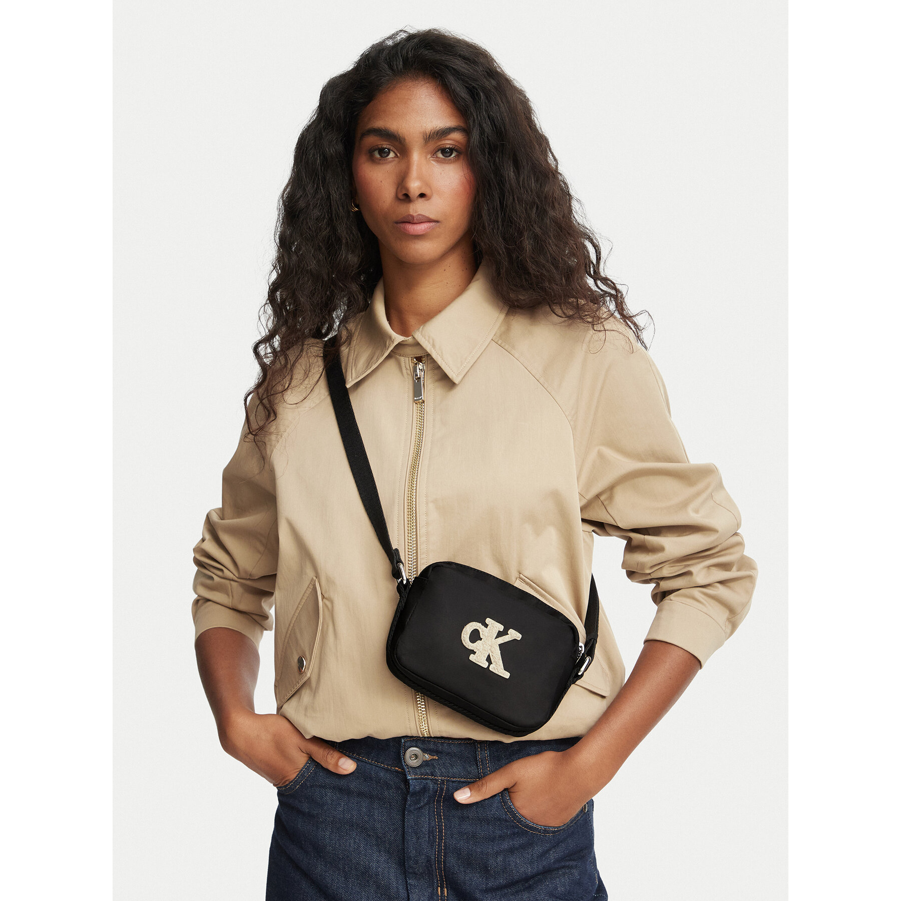 Дамска чанта Calvin Klein Jeans Crossbody Mini Bag IU0IU00759 Черен
