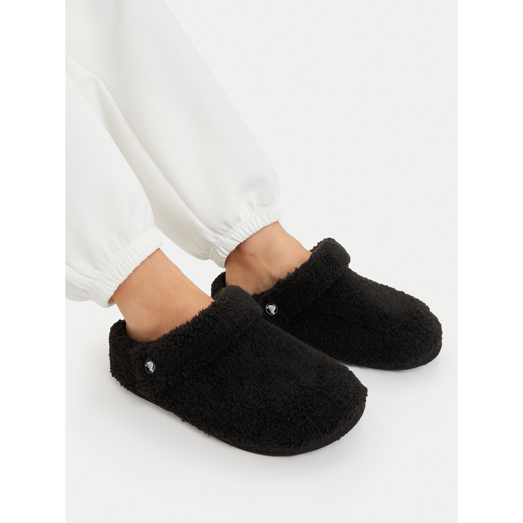 Copati Crocs Classic Cozzy Slipper 209386 Črna