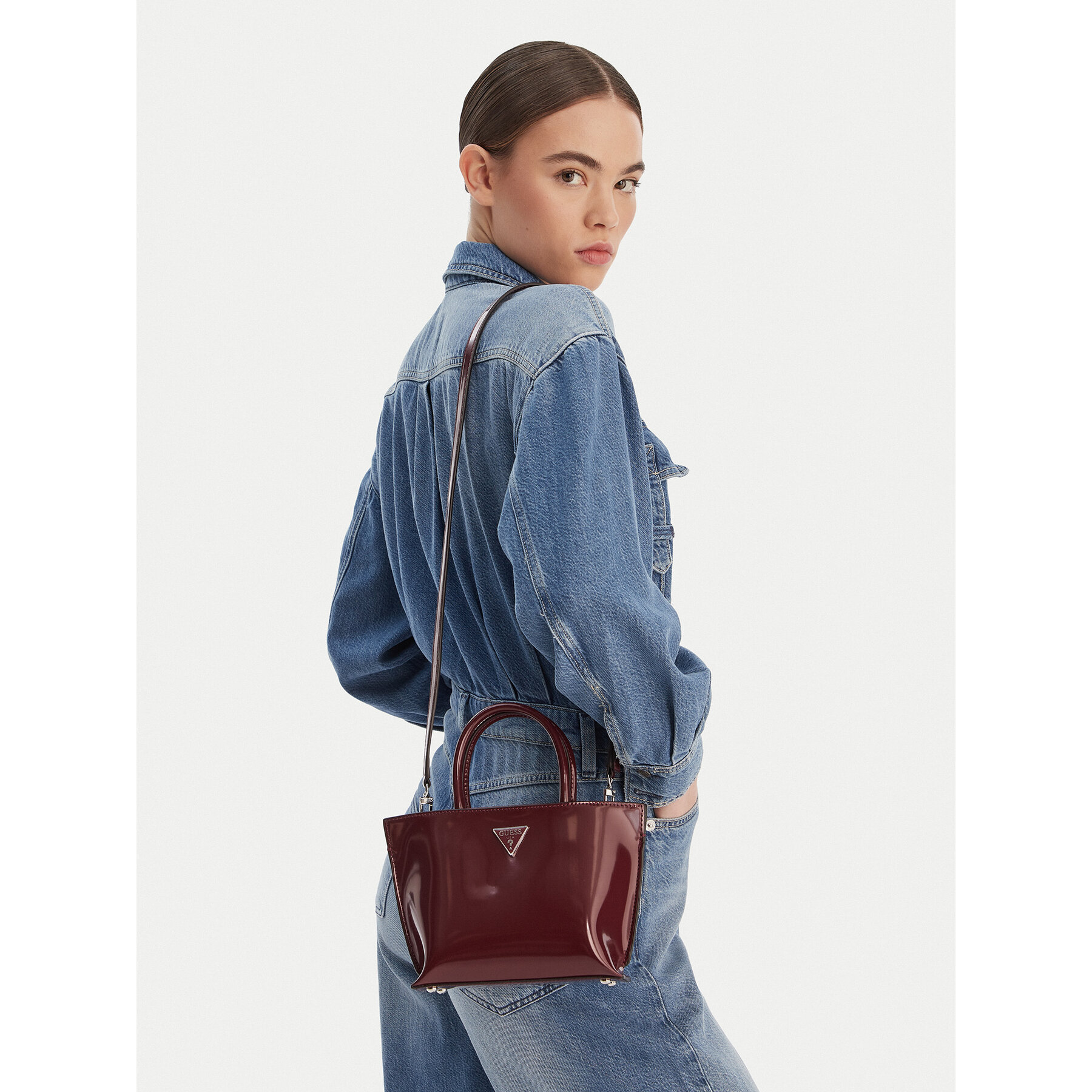 Дамска чанта Guess Arnela Mini HWNY94 96750 Бордо