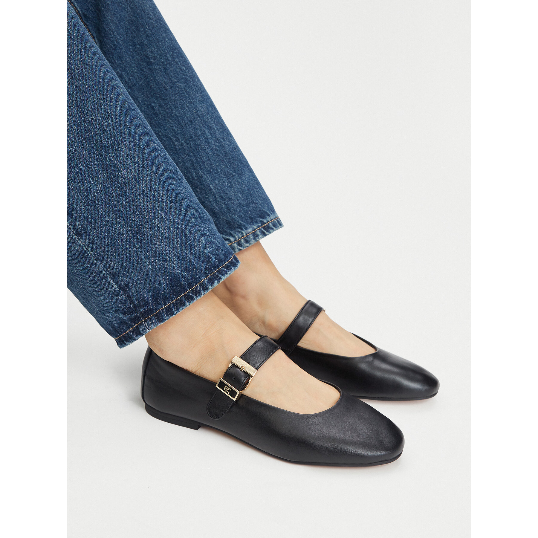Balerina Tommy Hilfiger Buckle Leather Ballerina FW0FW09684 Fekete