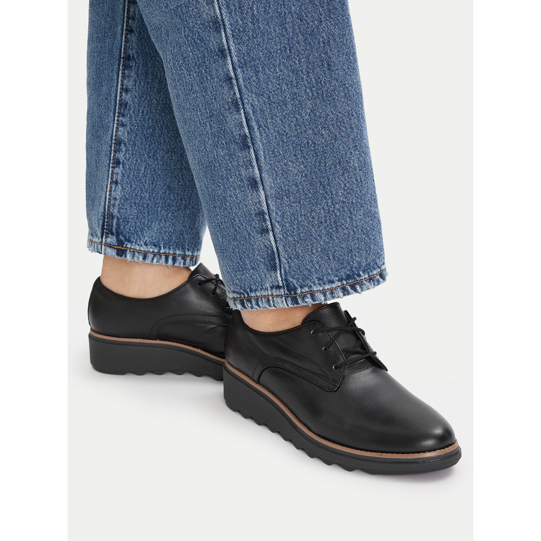Oxford čevlji Clarks Sharon Rae 261754164 Črna