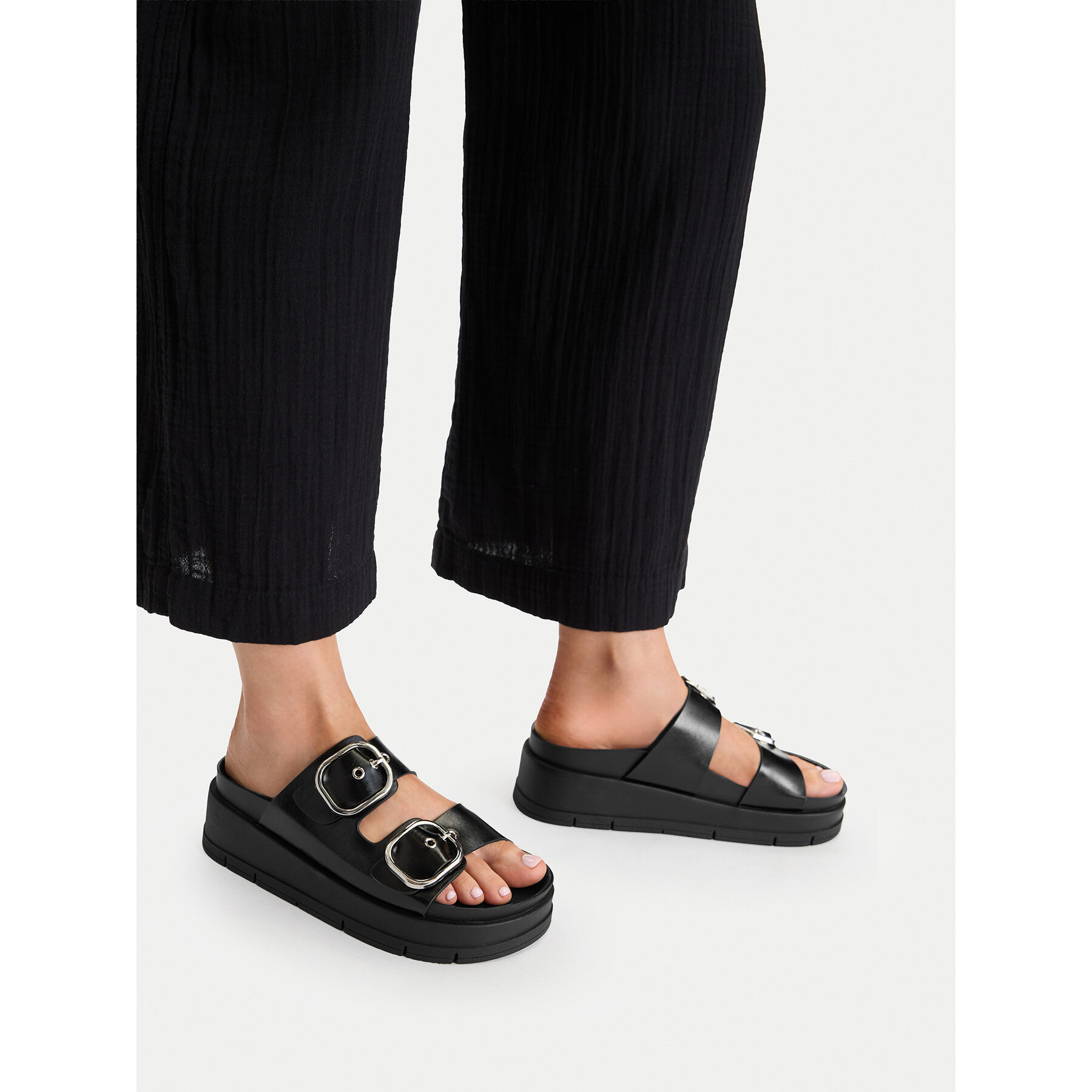 Iešļūcenes DeeZee CEO-HY62273-2 Melns