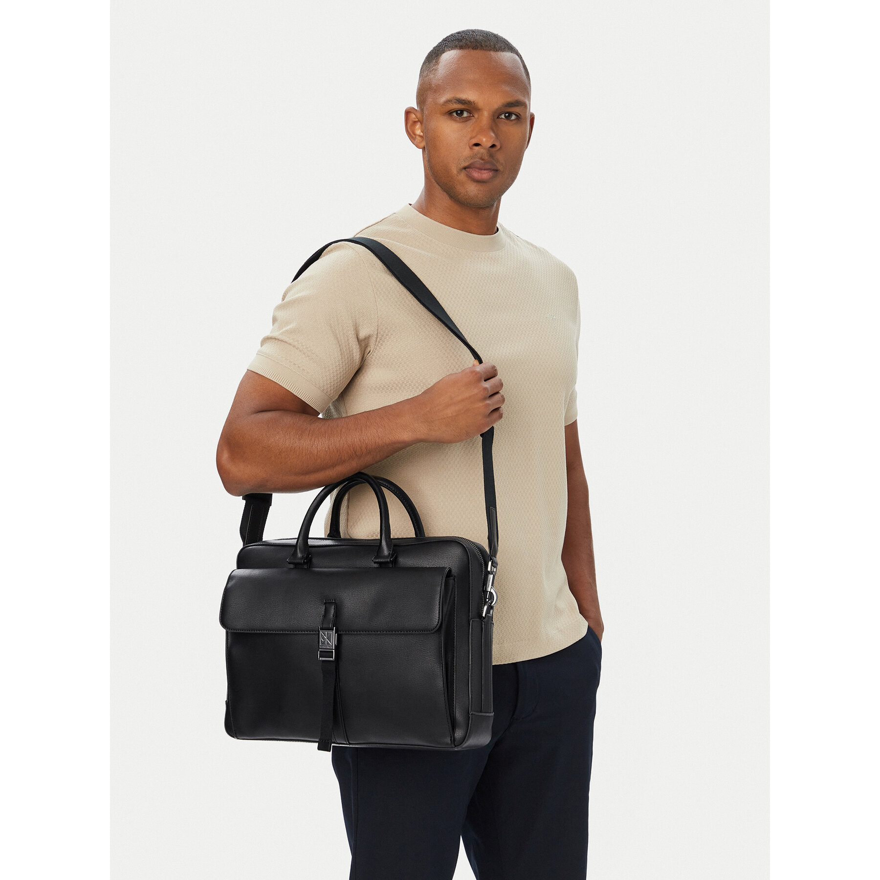 Torba za prenosnik Calvin Klein Emblem Hw Commuter LV04D3504G Črna