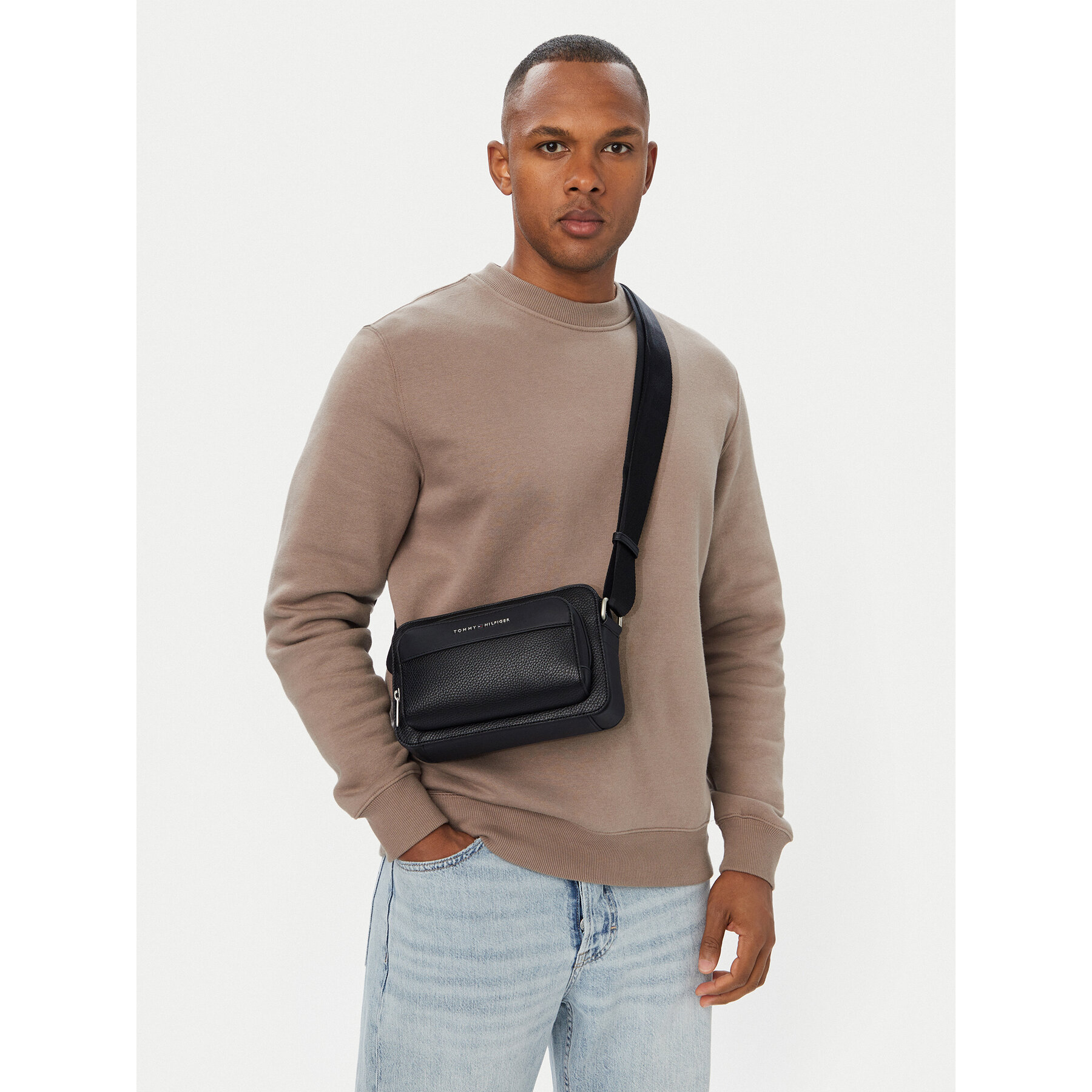 Torbica za okrog pasu Tommy Hilfiger Th Central Ew Reporter AM0AM14696 Črna