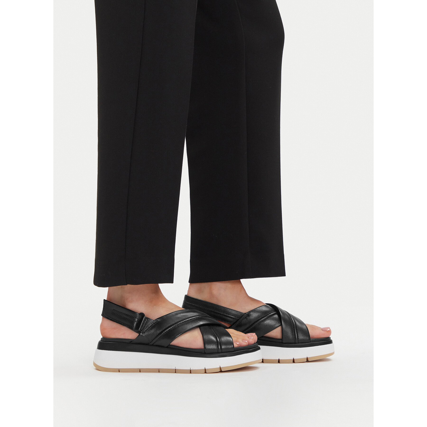 Sandale Clarks Tuscan Cross 26182233 Crna