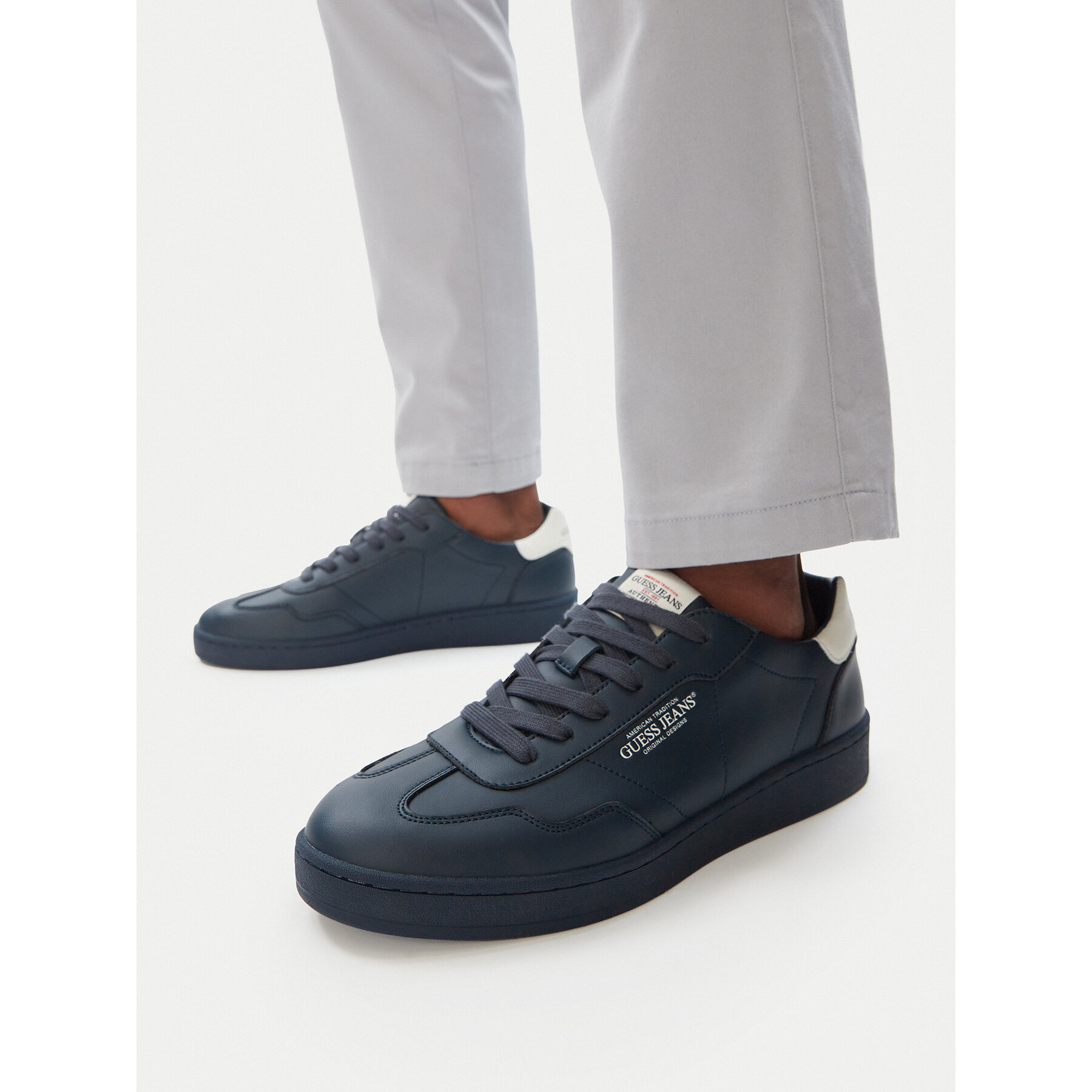 Sneakersy Guess Jeans CWBEO-LUNARI-03 WE Tmavomodrá