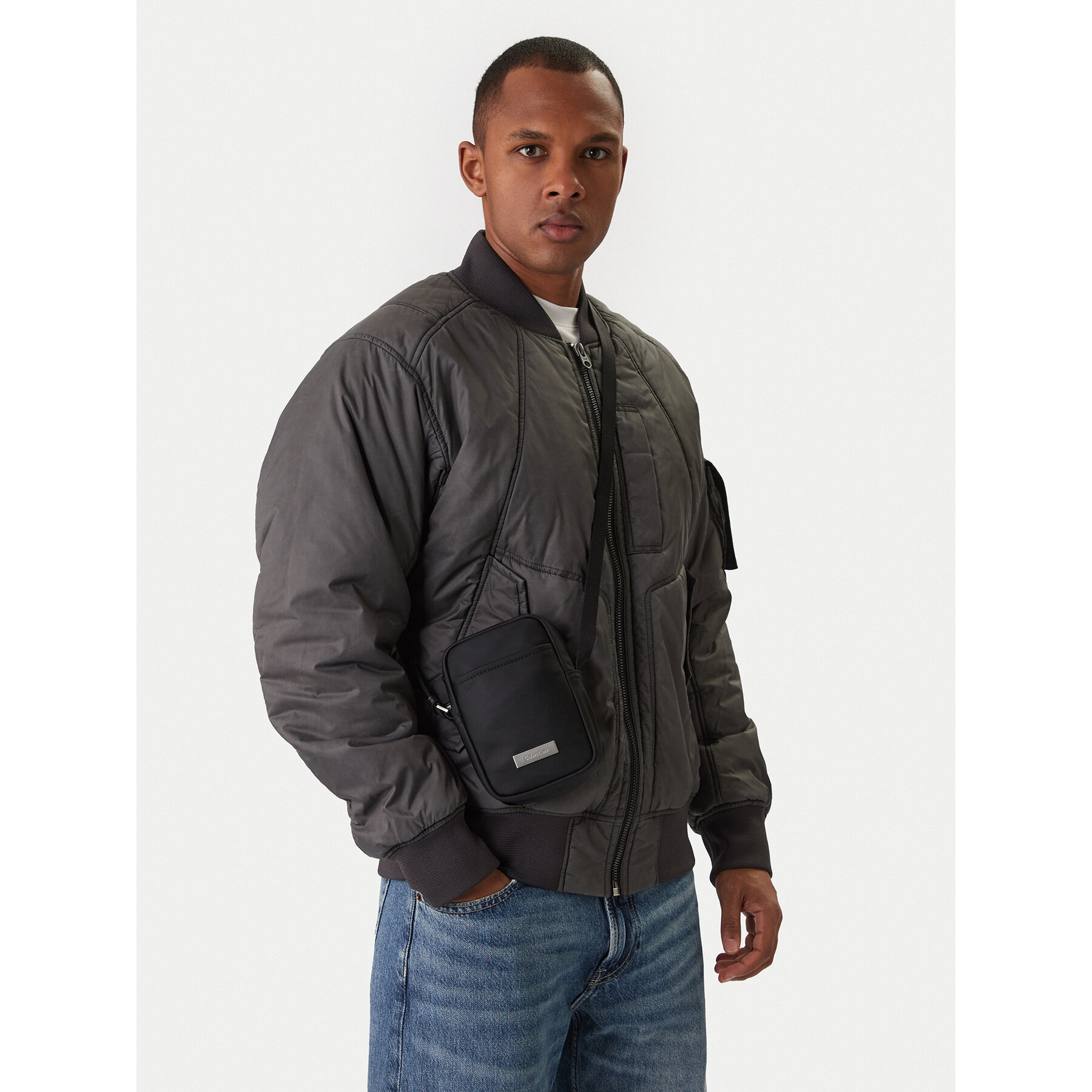 Geantă crossover Calvin Klein Sleek Slim Reporter LV04D3233G Negru