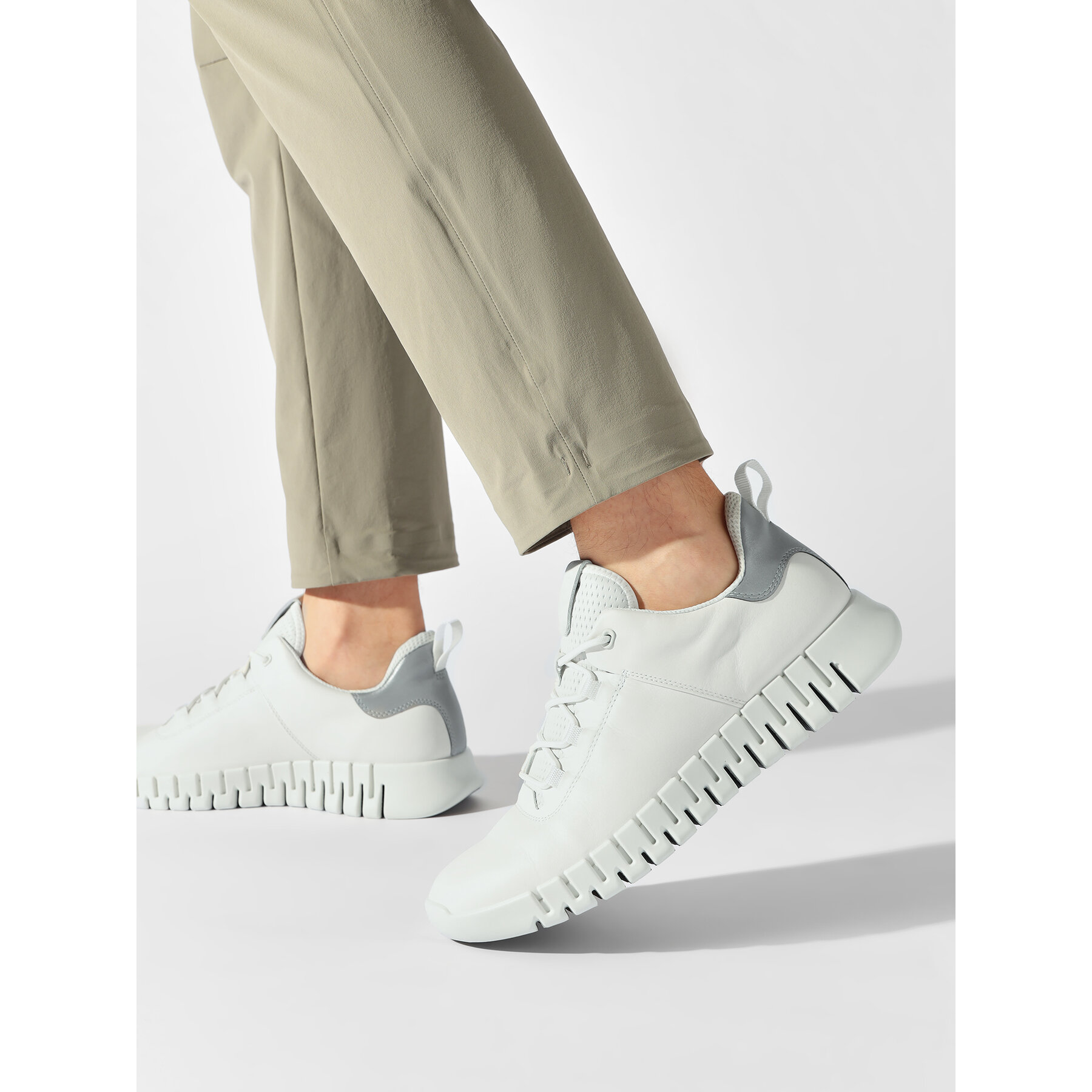Sneakersy ECCO GRUUV M 52520450874 Biela