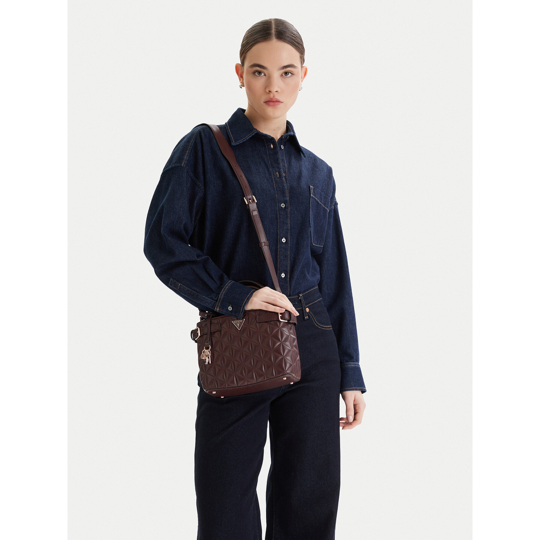 Ročna torba Guess Paisleigh HWQG98 83050 Rjava