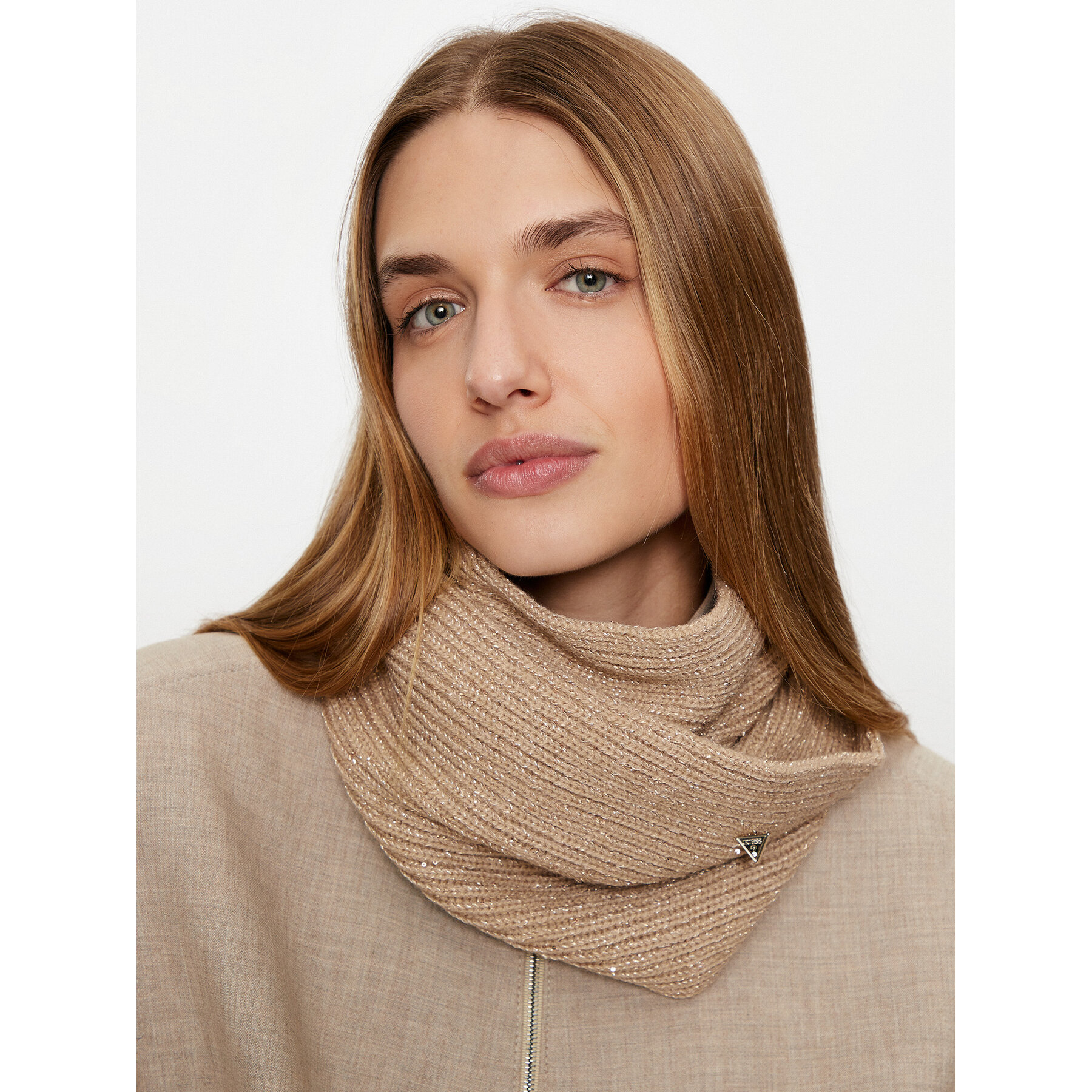Komínový šál Guess AW5237 WOL03 Béžová