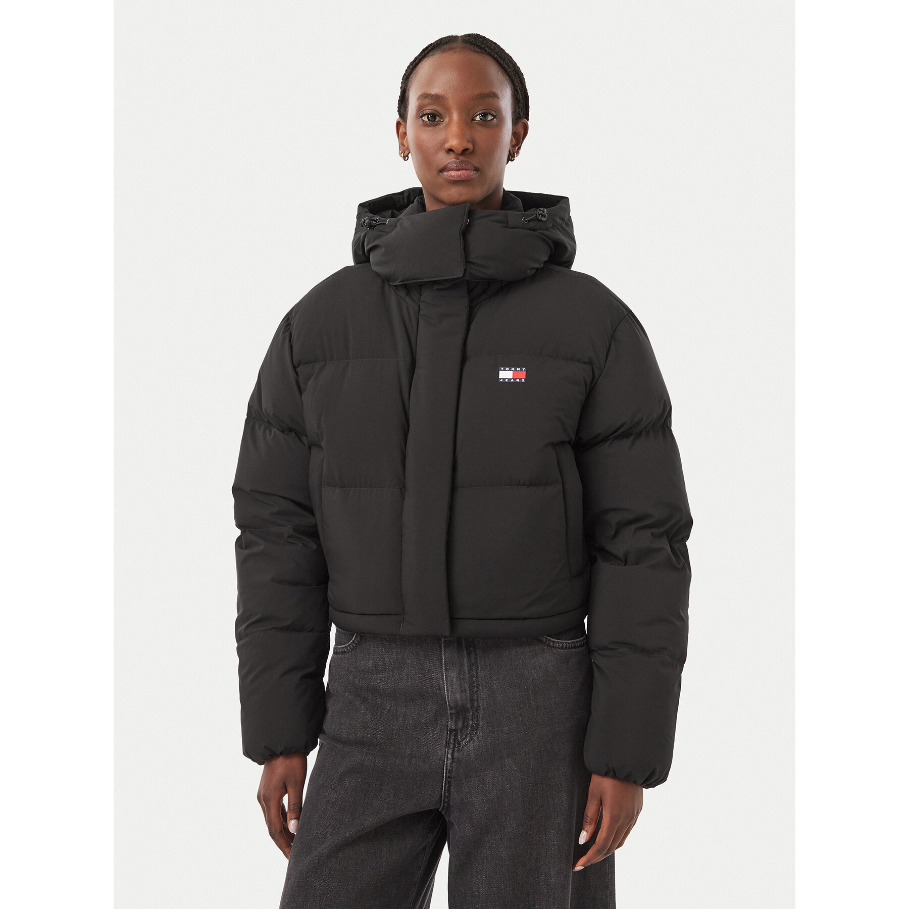Tommy Jeans Daunenjacke Alaska DW0DW18609 Schwarz Cropped Fit
