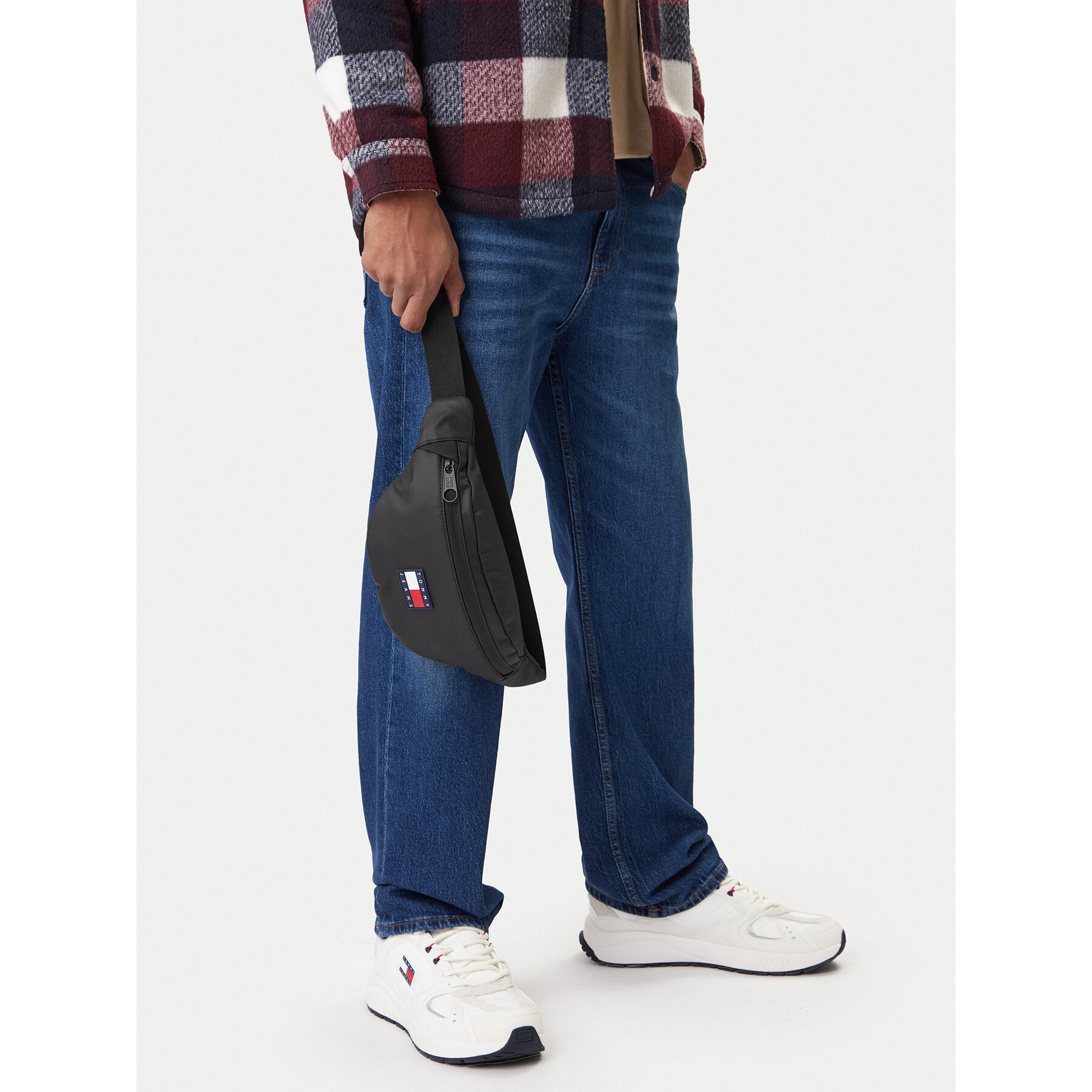 Övtáskák Tommy Jeans Tjm Daily Tech Bumbag AM0AM13873 Fekete