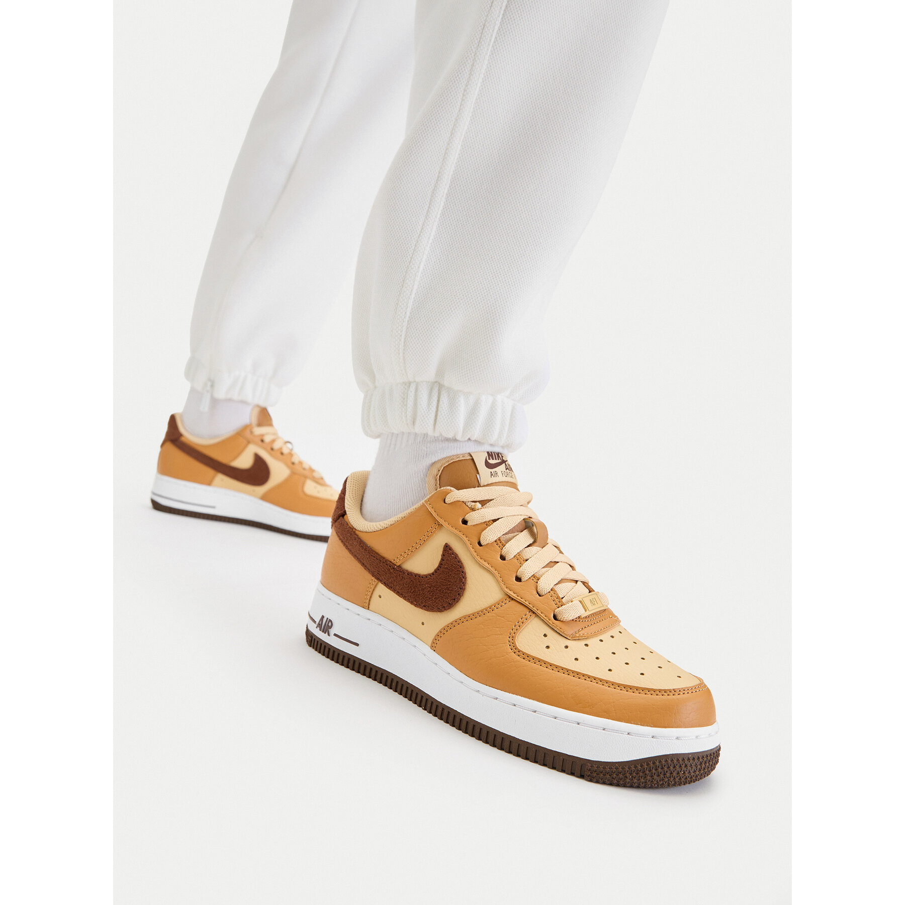 Superge Nike Air Force 1 '07 Next Nature HQ3905 200 Bež