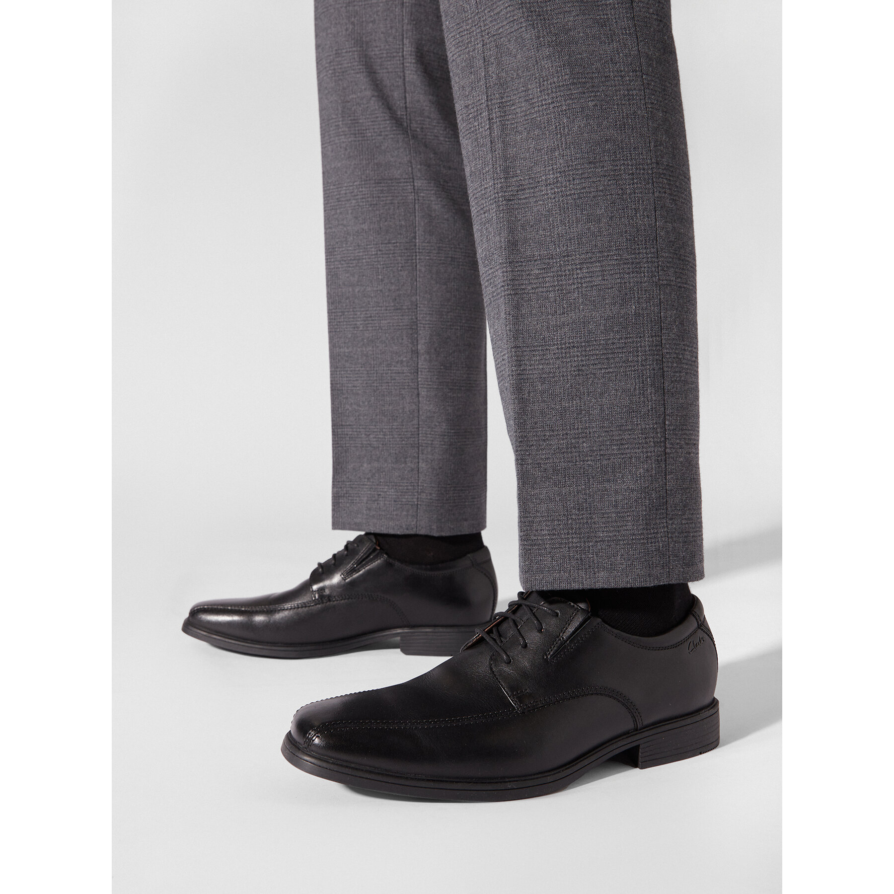 Обувки Clarks Tilden Walk 261103107 Черен