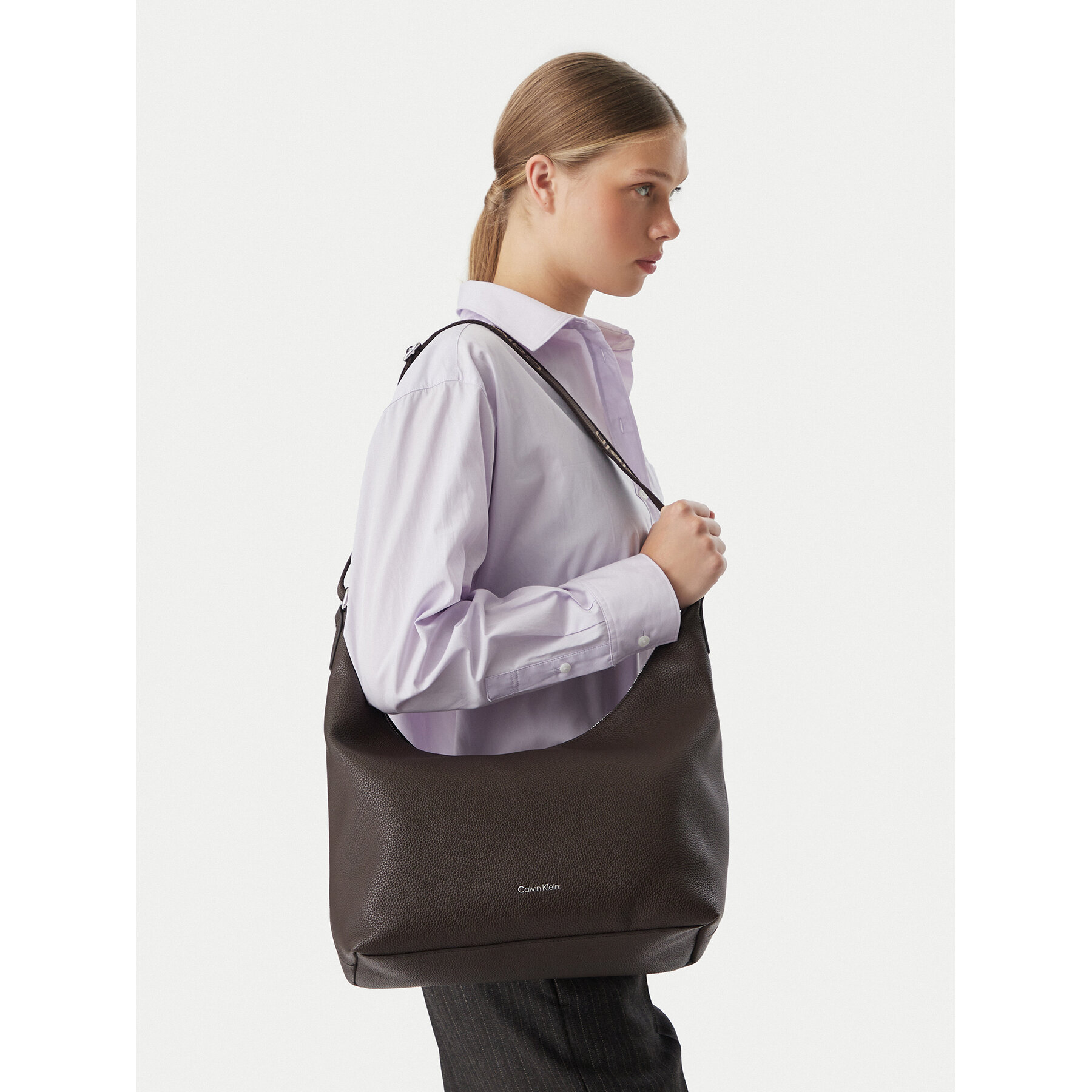 Torbica Calvin Klein Webbing Strap Md Shoulder Bag LV04F3891G Tamno smeđa