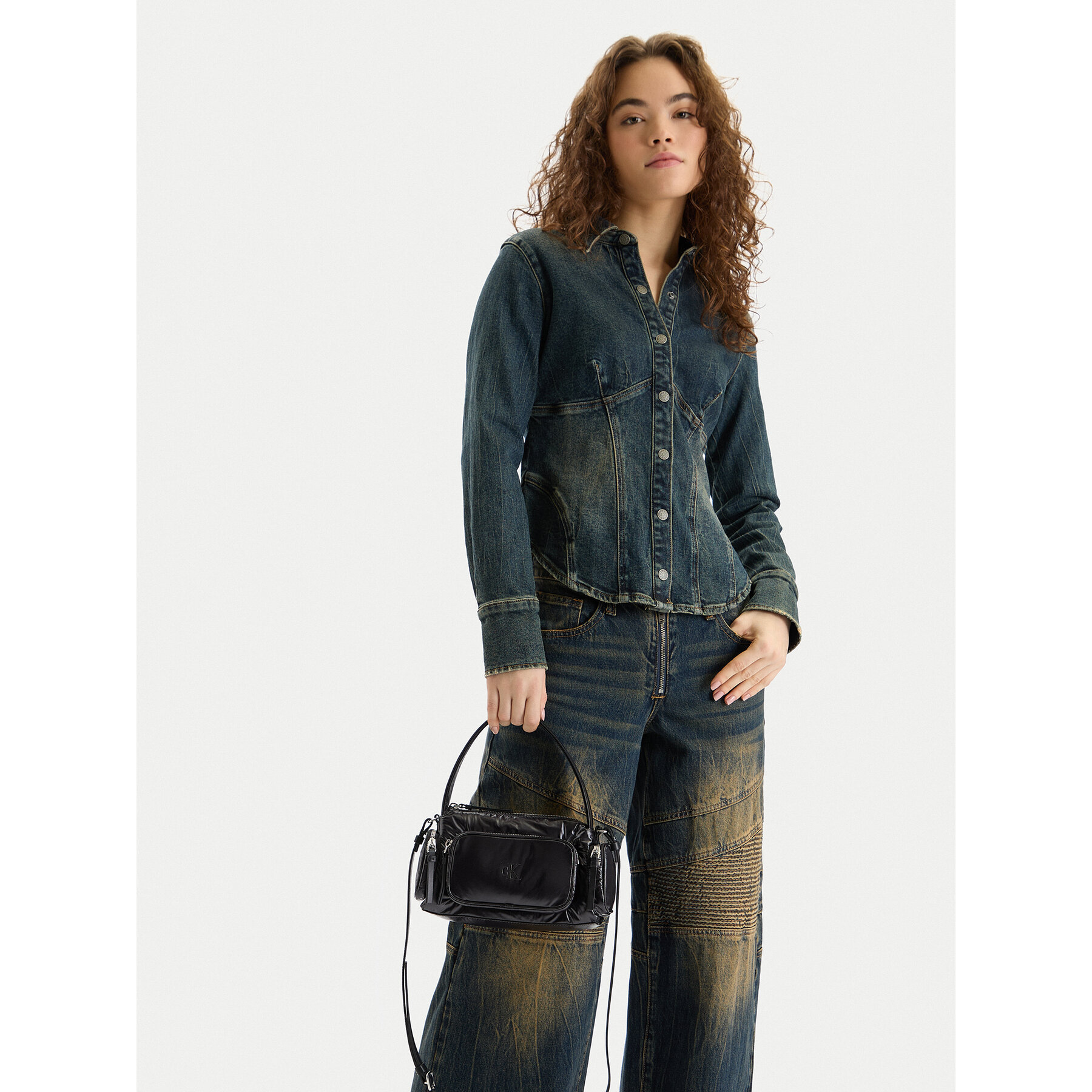 Дамска чанта Calvin Klein Pocket Shiny Nylon Small Bag LV04F3405G Черен