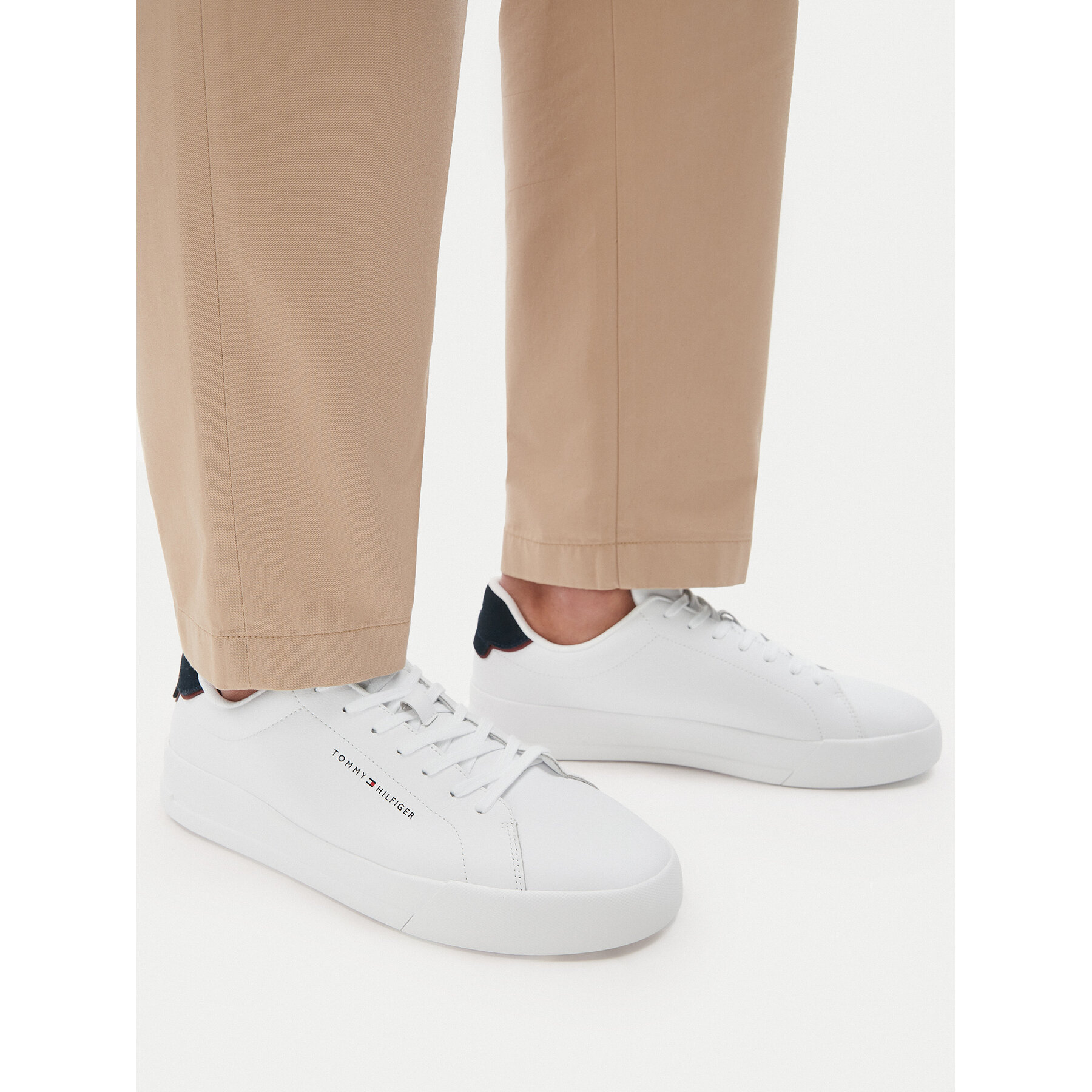Сникърси Tommy Hilfiger Th Court Lth Detail Ess FM0FM05367 Бял
