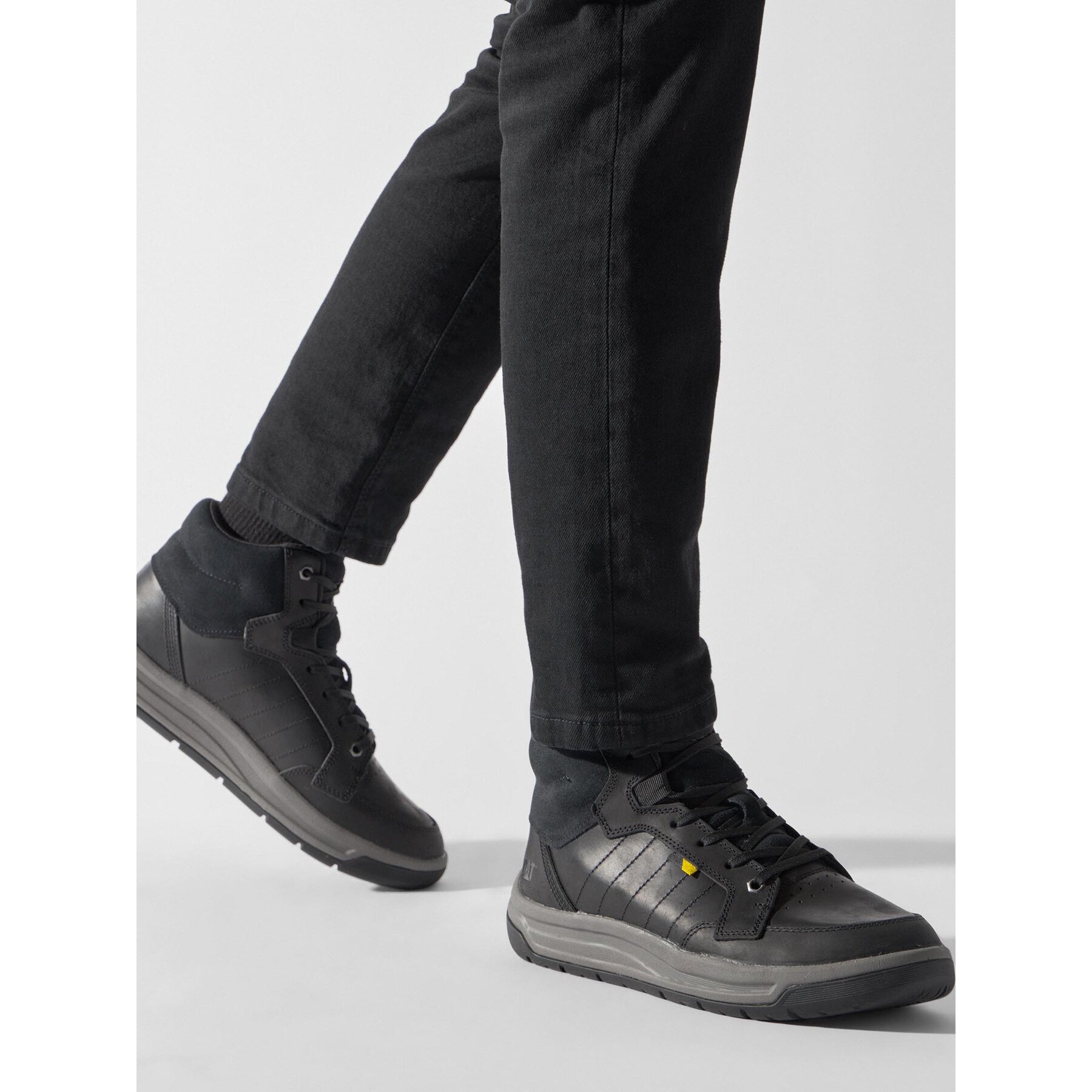 Gležnjarji CAT Footwear Apa Cush Mid P725848 Črna