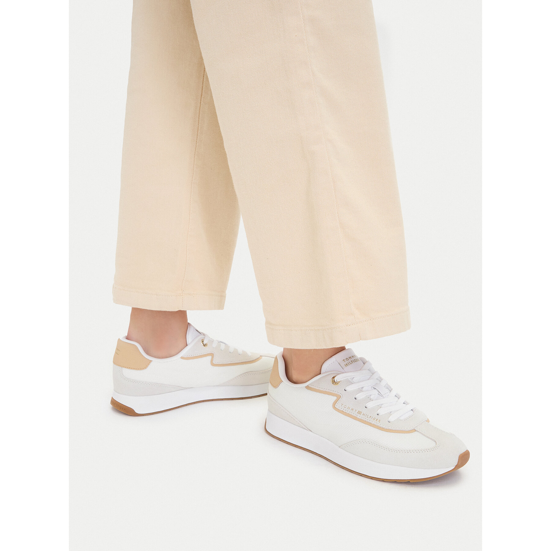Sneakersy Tommy Hilfiger Th Retro Runner Mix FW0FW09410 Biela