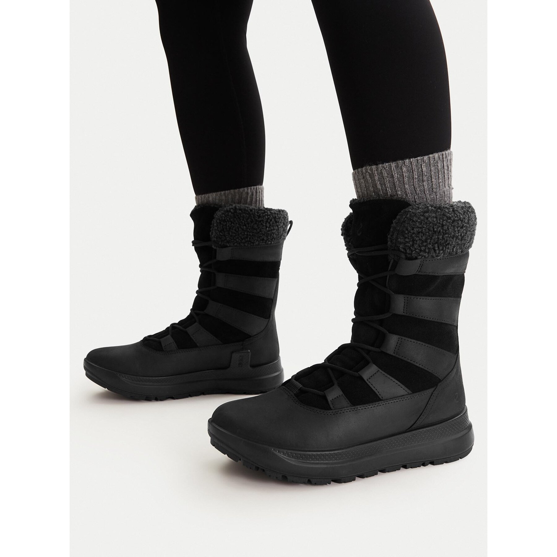 Šnurovacia obuv ECCO Solice Waterproof 42021351052 Čierna
