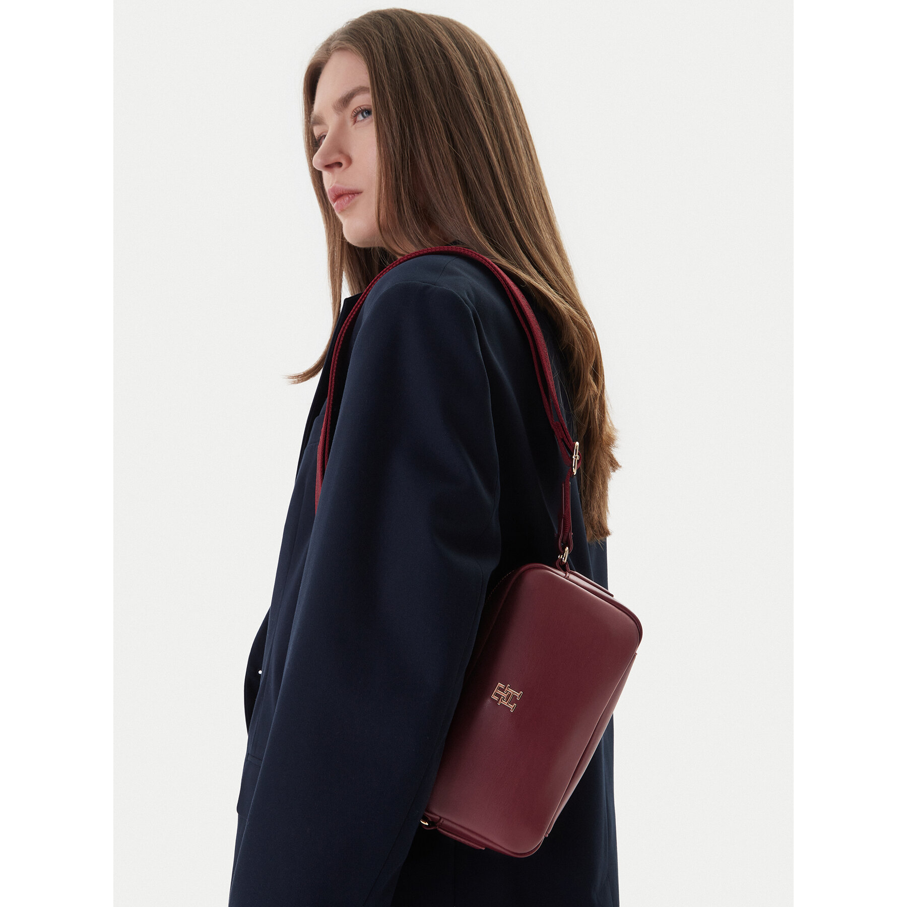 Дамска чанта Tommy Hilfiger Th Essential Camera Bag AW0AW18370 Бордо