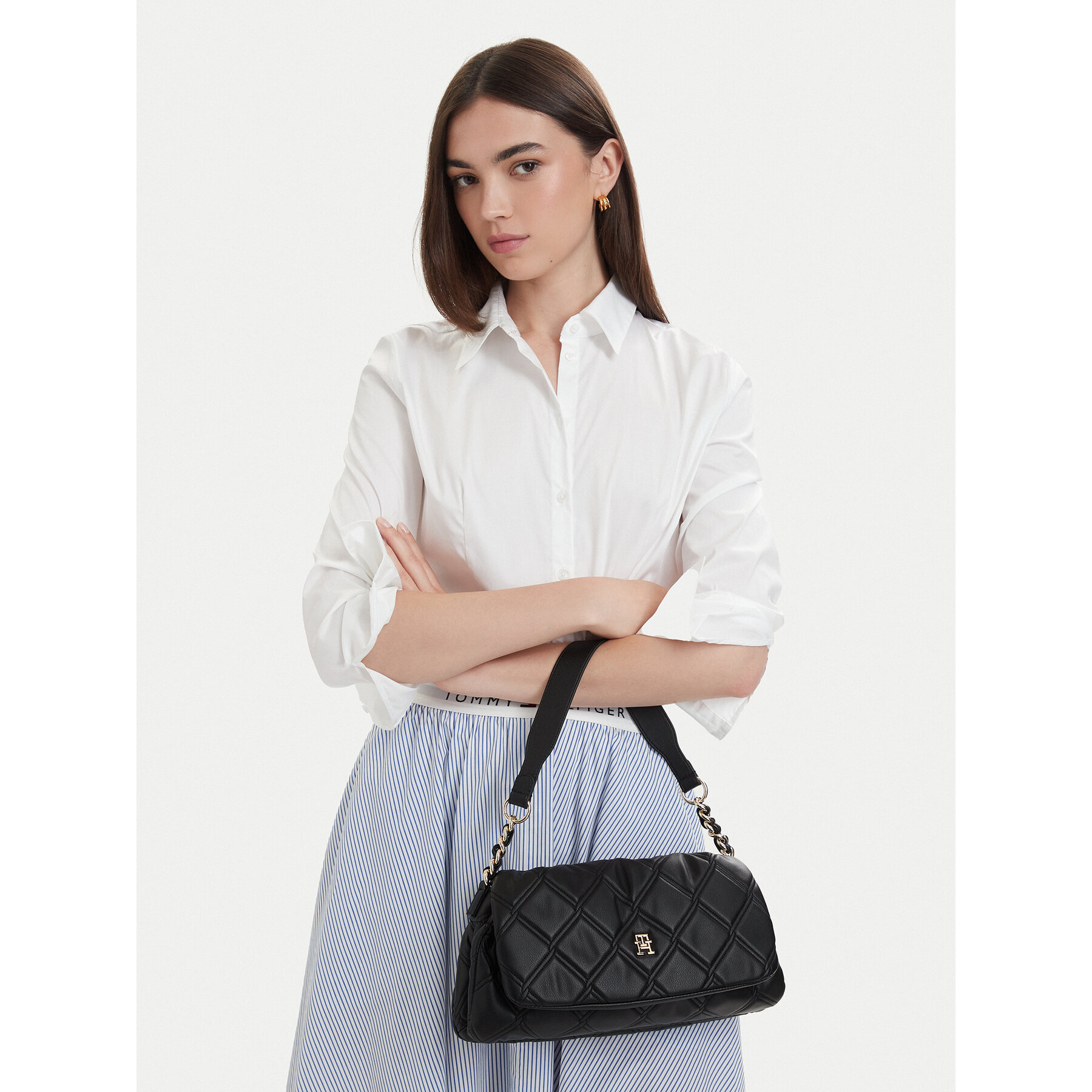 Ročna torba Tommy Hilfiger Th Feminine Shoulder Bag AW0AW18717 Črna