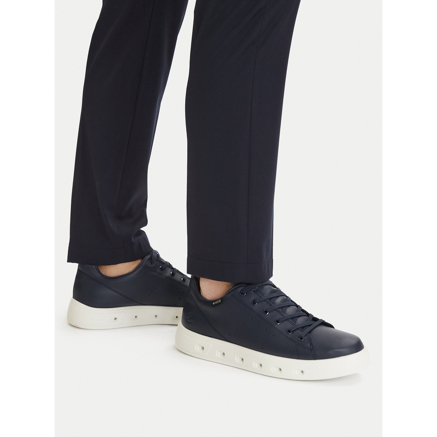 Sneakersy ECCO Street 720 52088401038 Tmavomodrá