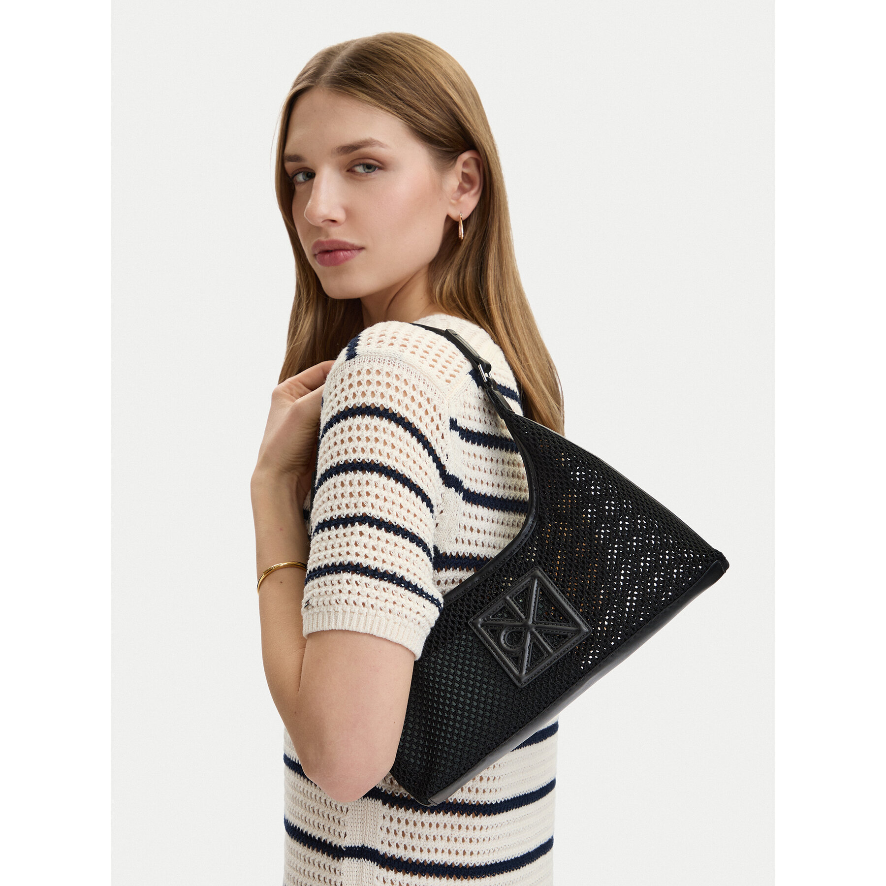 Geantă Calvin Klein Emblem Mesh Shoulder Bag LV04F3381G Negru