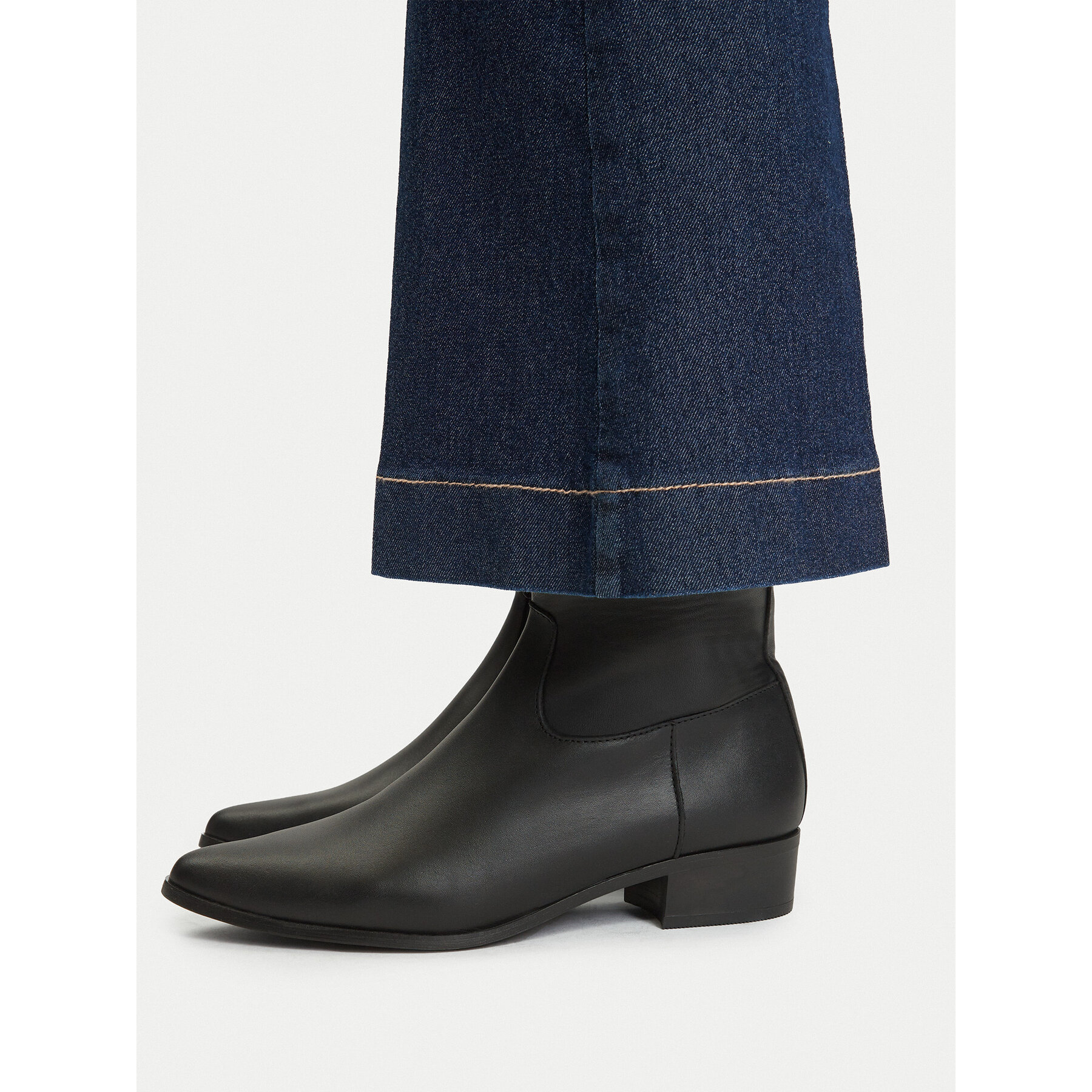 Боти Tommy Hilfiger Leather Ankle Boot W Zip FW0FW09921 Черен
