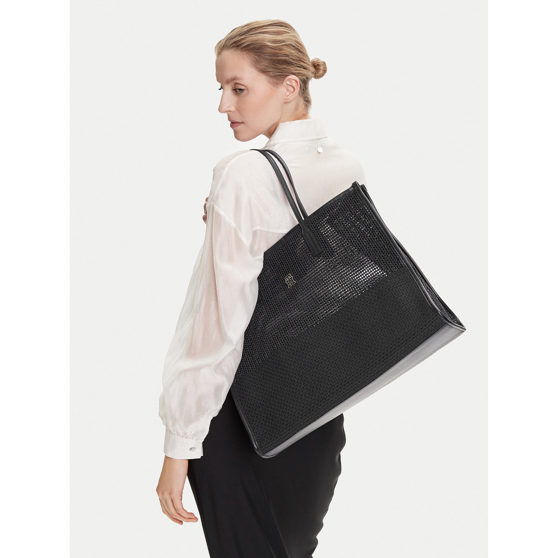 Дамска чанта Tommy Hilfiger Th City Summer Tote Woven AW0AW17640 Черен