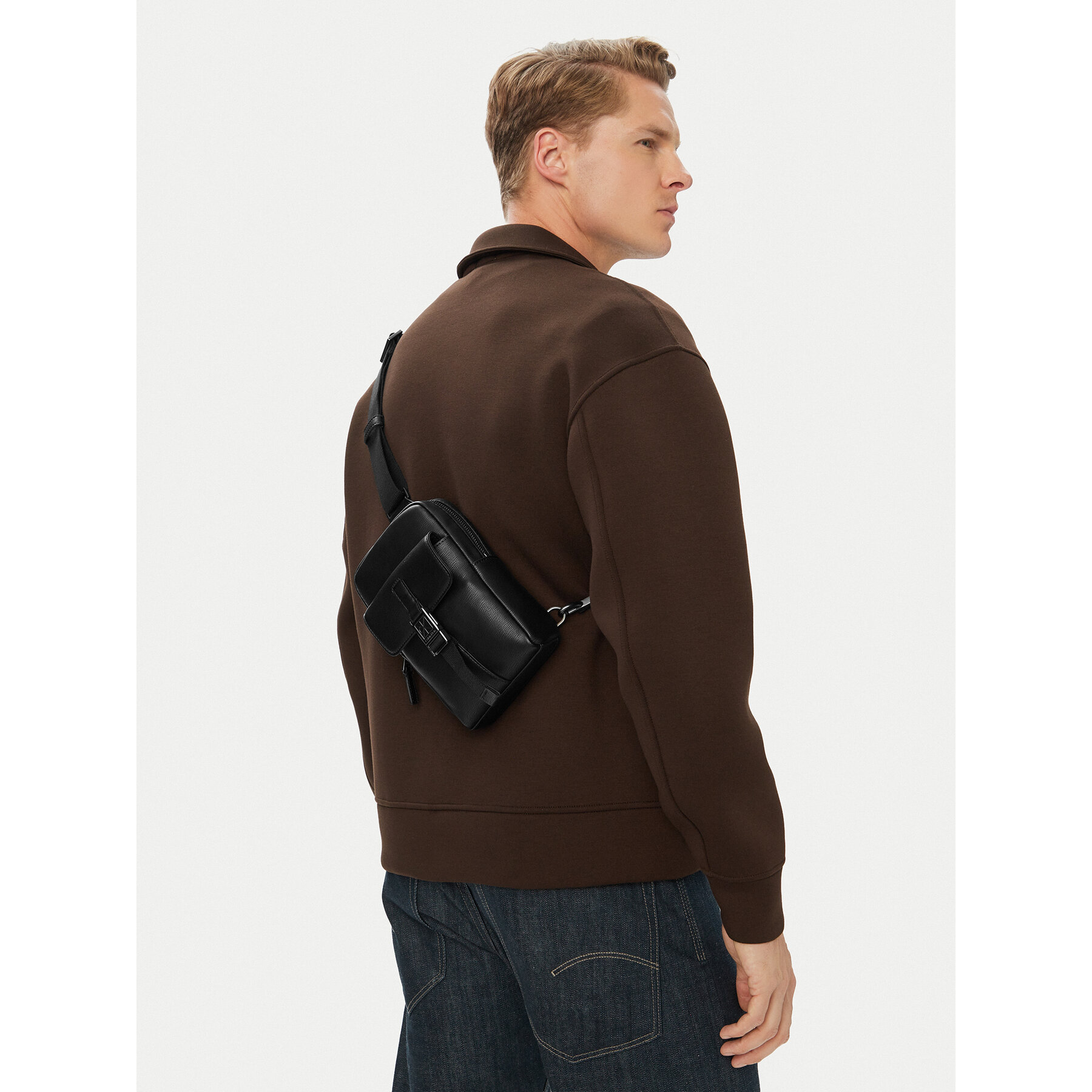 Crossover torbica Calvin Klein Emblem Hw Sling LV04D3507G Crna