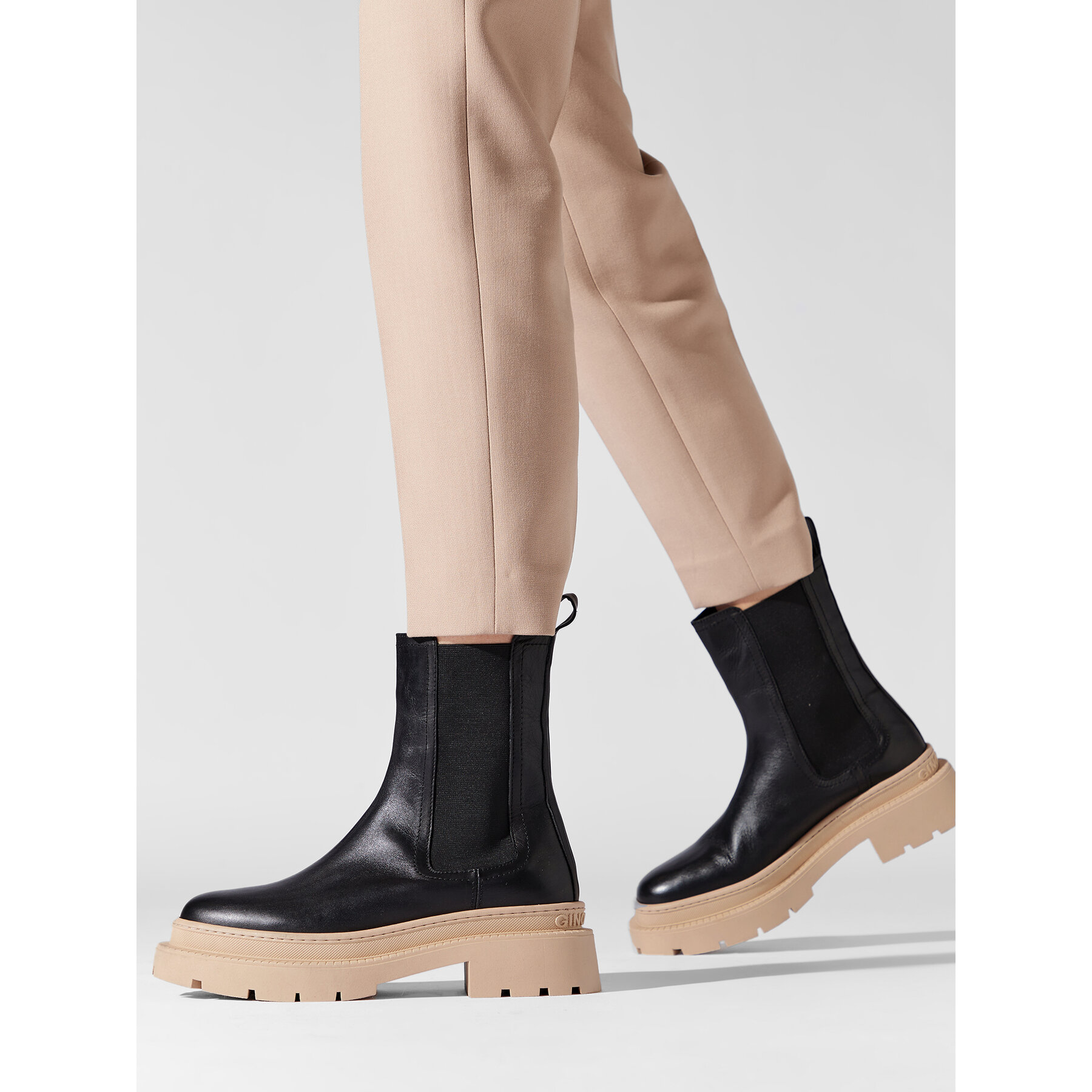 Členková obuv s elastickým prvkom Gino Rossi 222FW103 Čierna