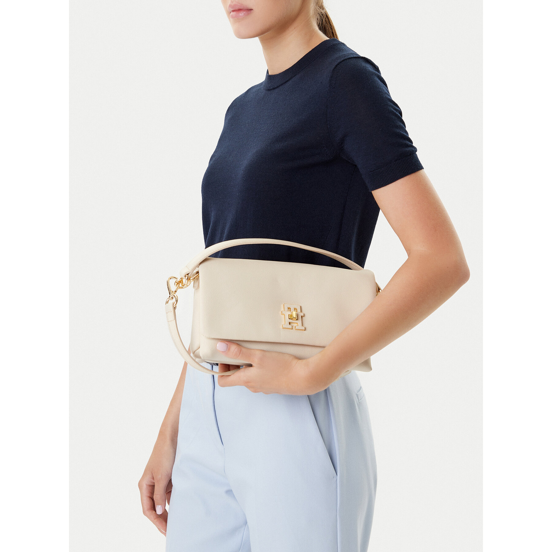 Дамска чанта Tommy Hilfiger Th Modern Conv Crossover AW0AW17465 Бежов