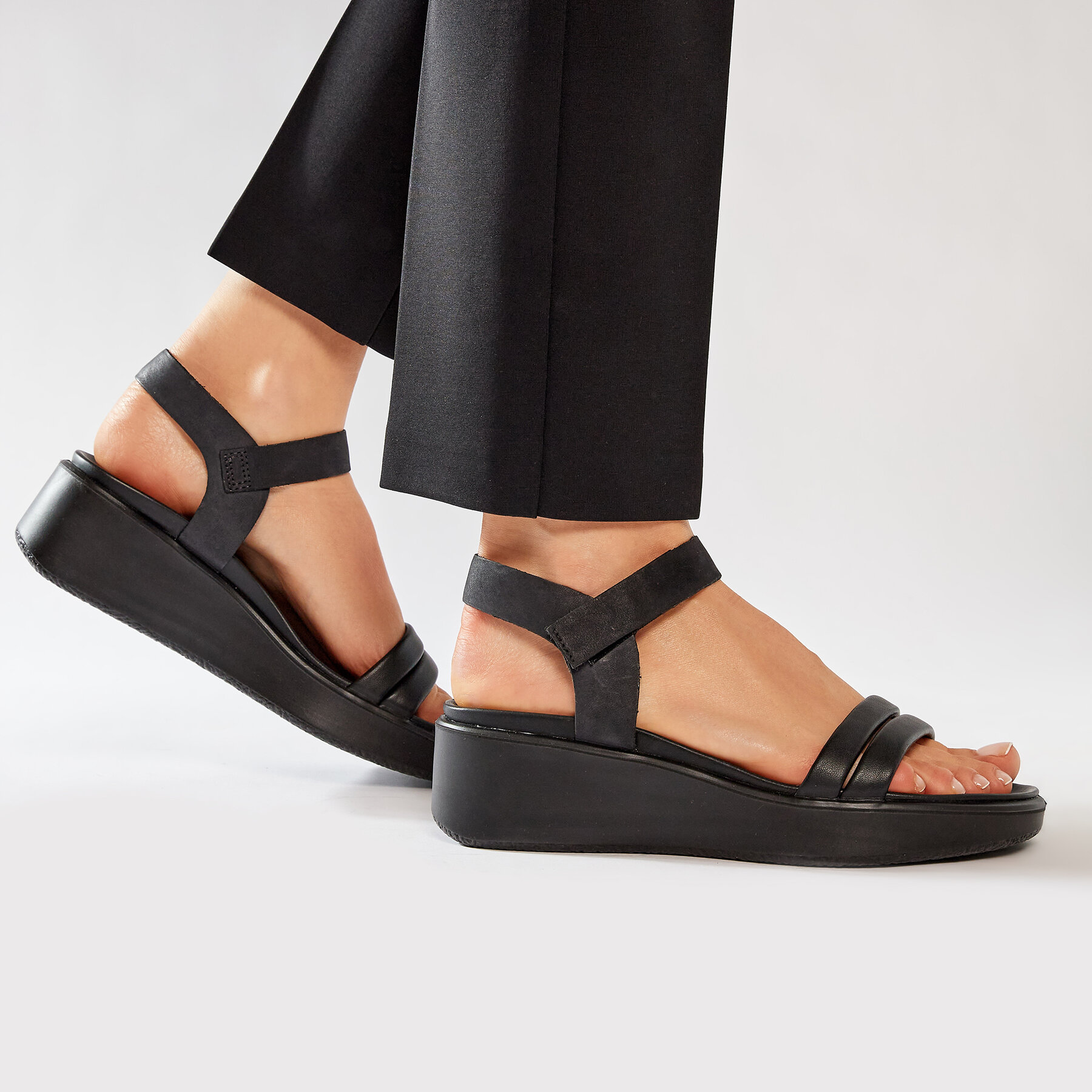 Sandále ECCO Flowt Wedge Lx W 27330351052 Čierna