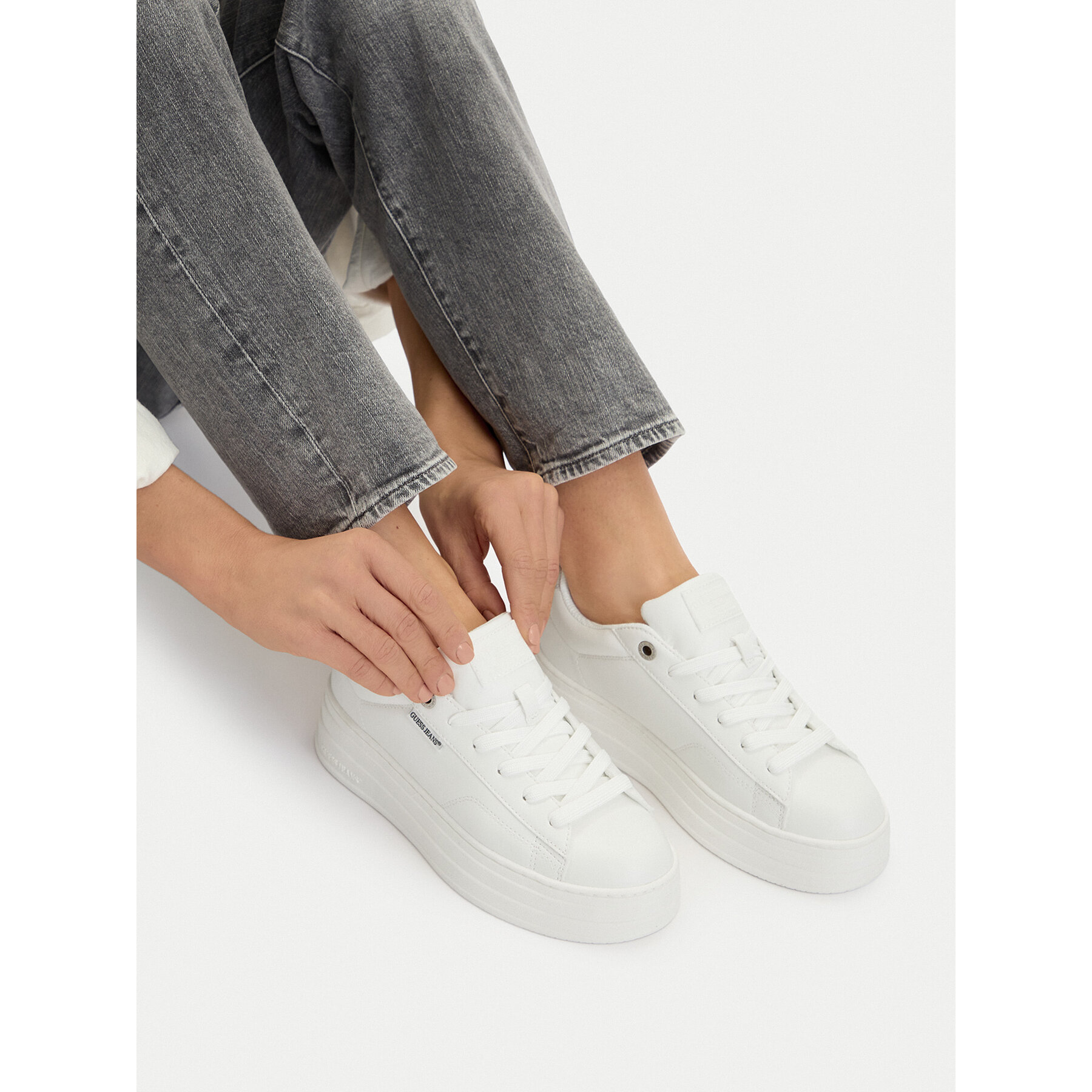 Superge Guess Jeans WBEO-GSJ0917 Bela