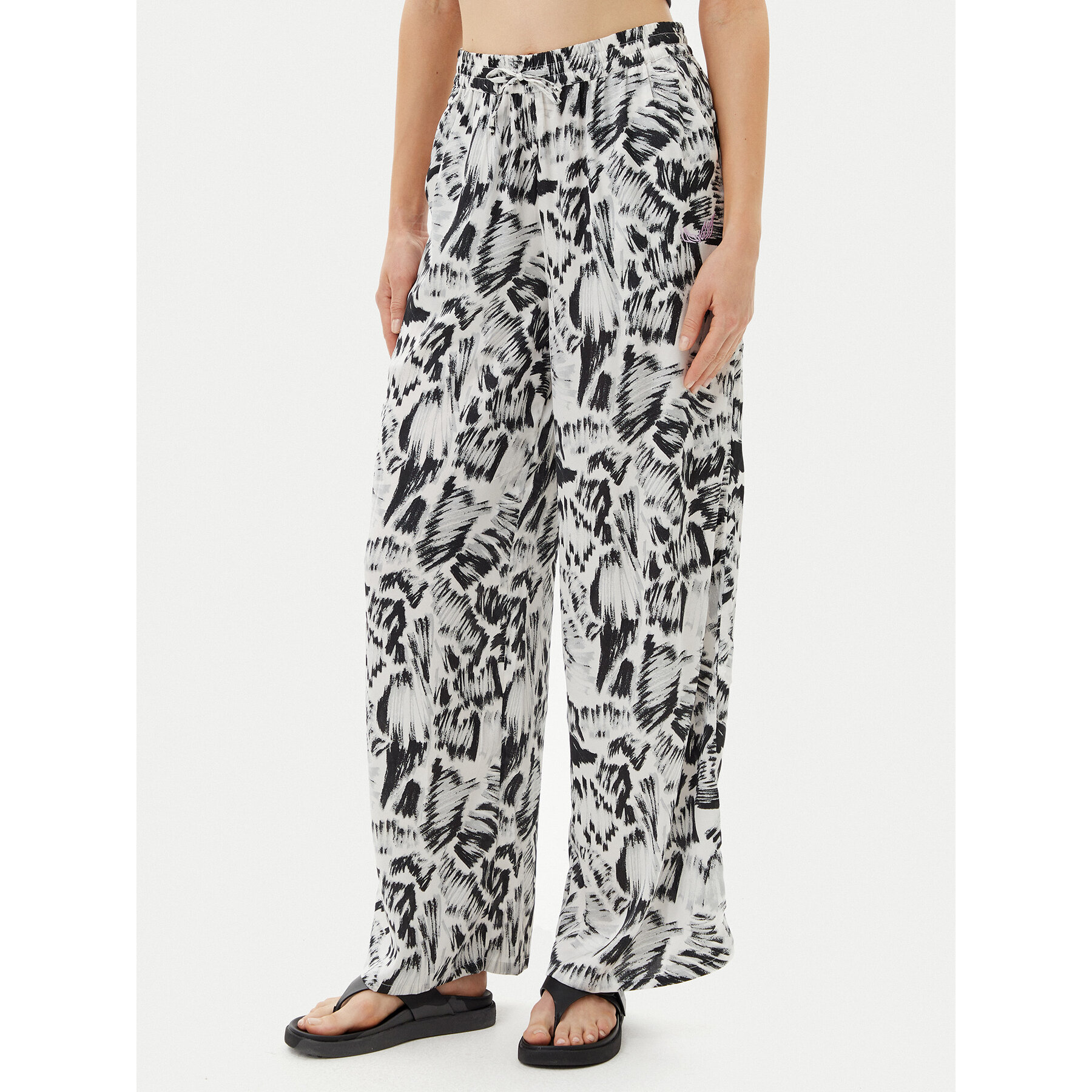 Volcom Stoffhose Alix B1212504 Weiß Relaxed Fit