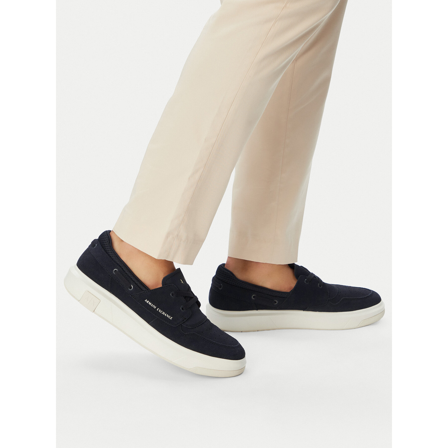 Sneakersy Armani Exchange XM002686 AF17369 ZB004 Tmavomodrá
