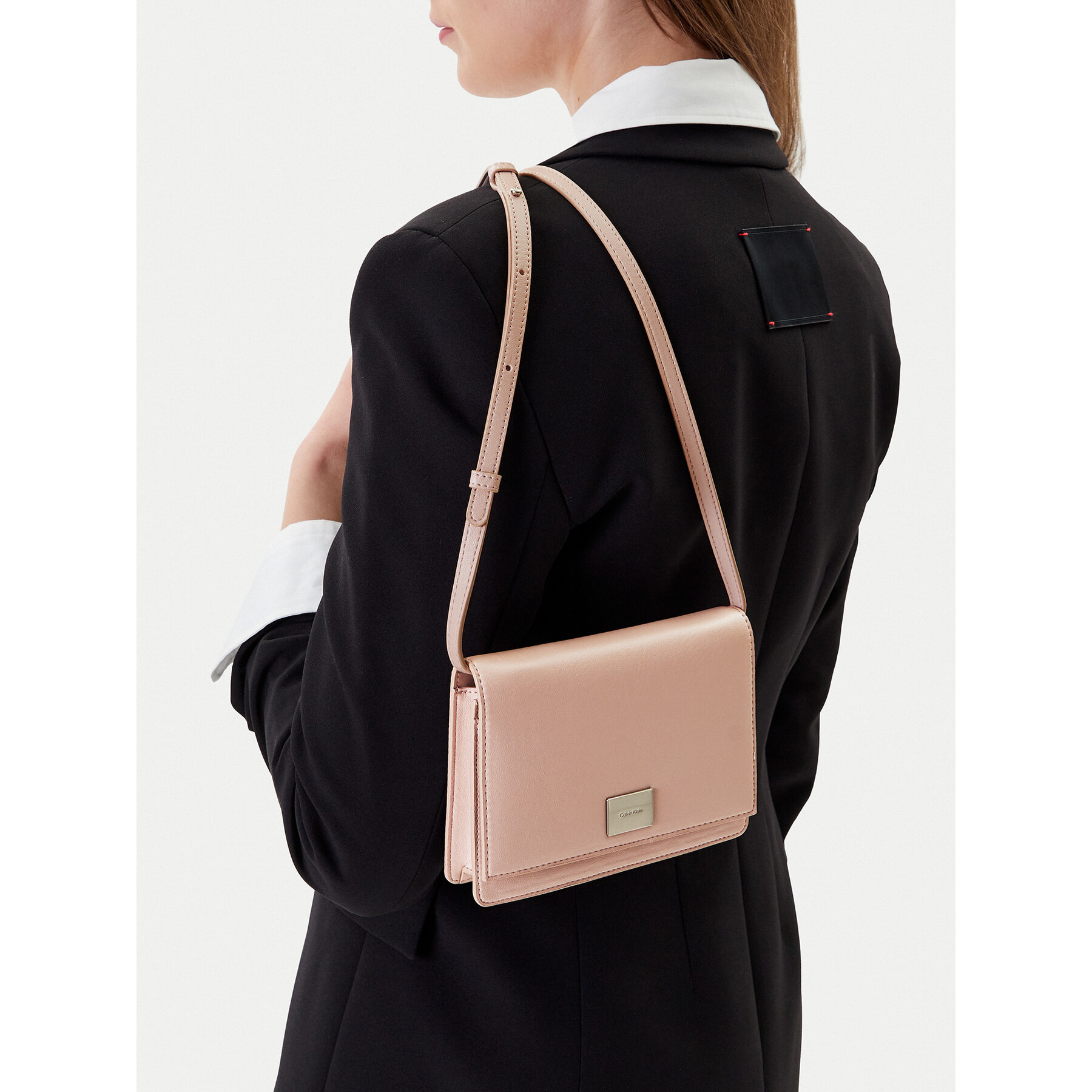 Ročna torba Calvin Klein Hardware Flap Crossbody K60K612967 Roza