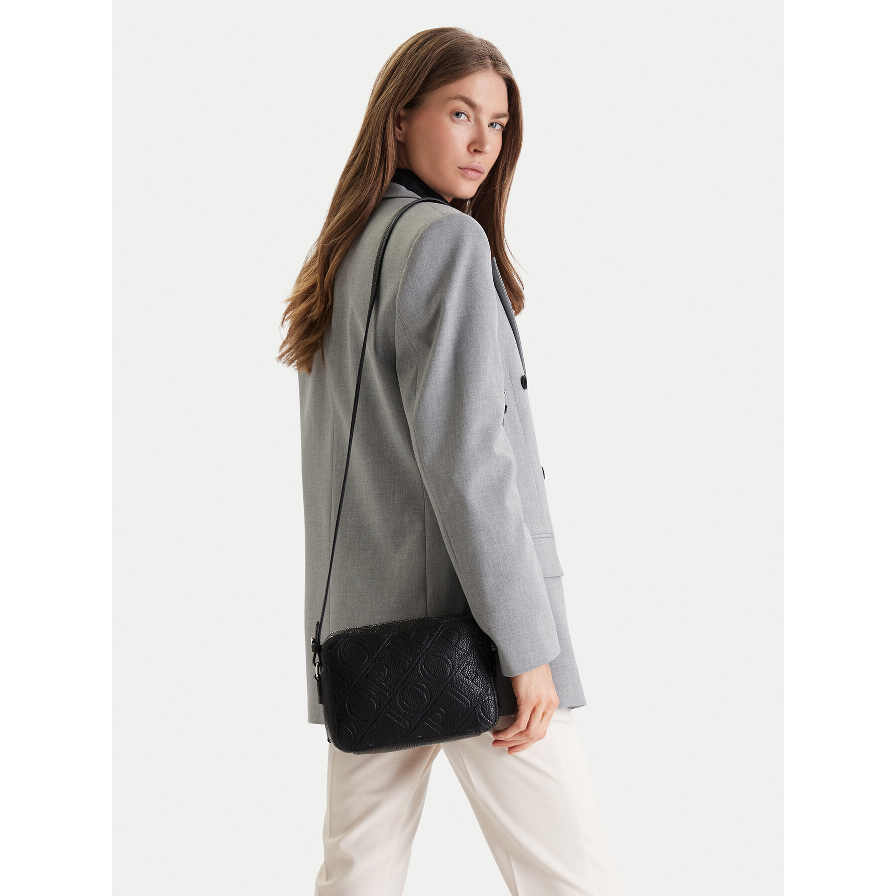 Ročna torba JOOP! Jeans Strambo Cloe 4130001272 Črna