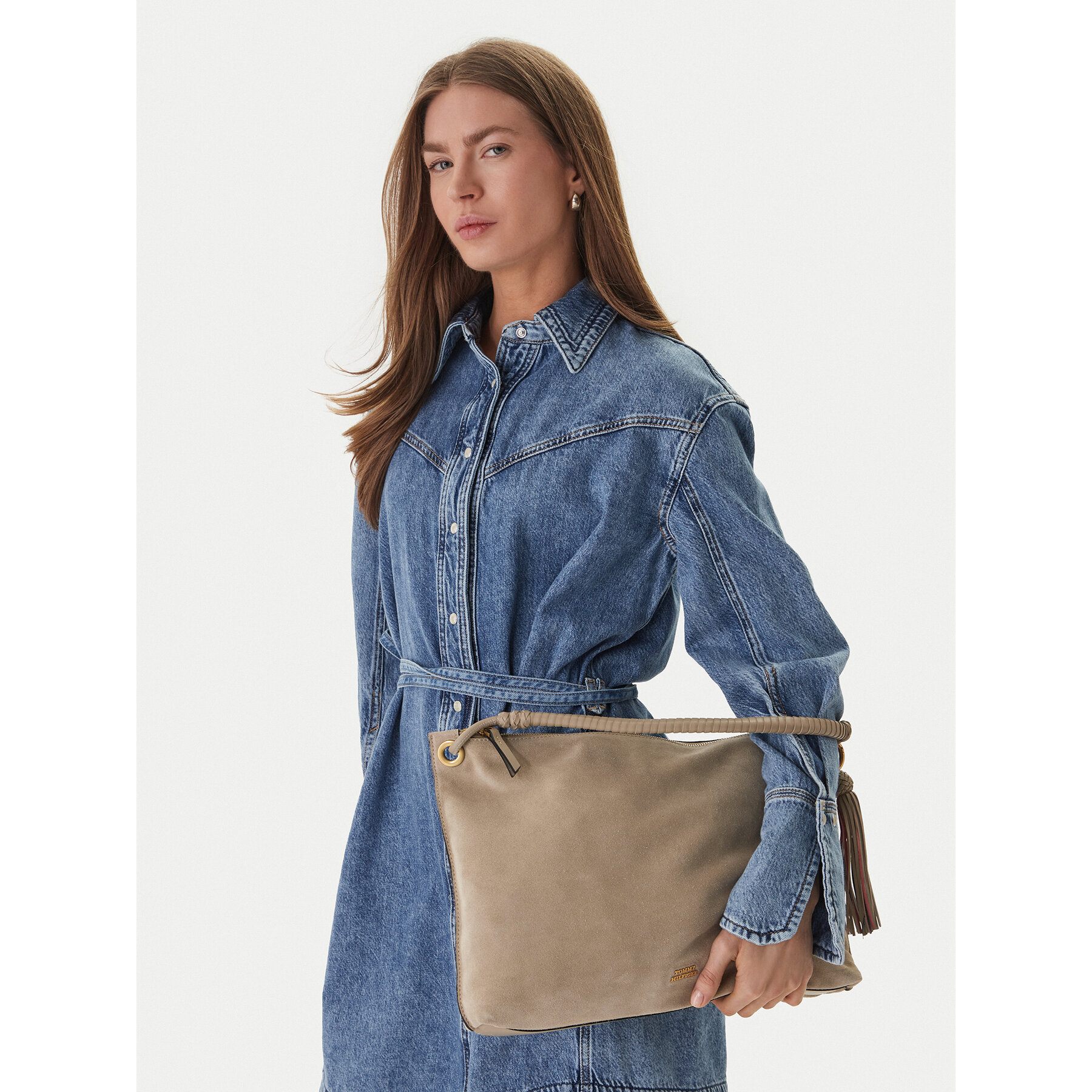 Torbica Tommy Hilfiger Th Statement Leather Bag Suede AW0AW18402 Bež