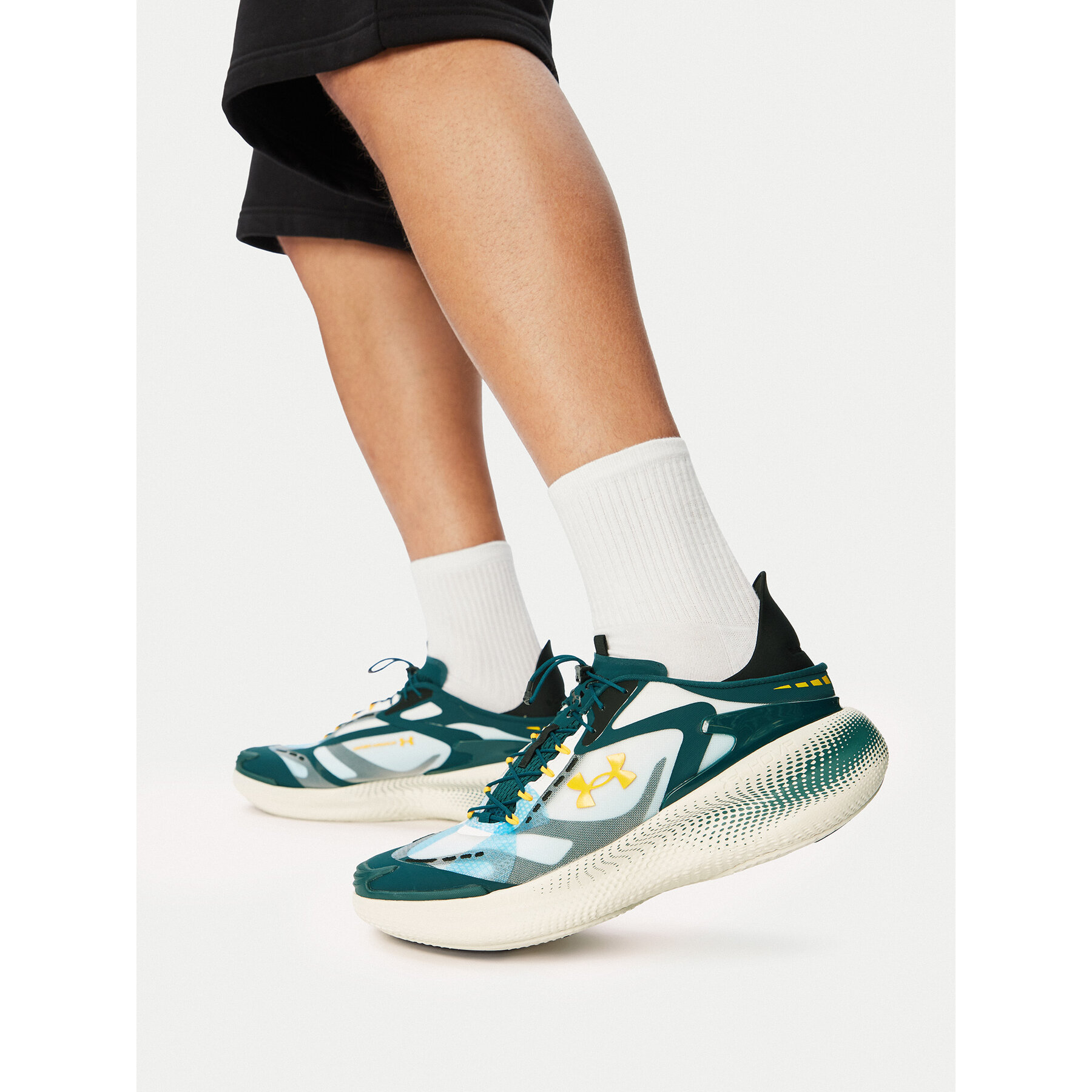 Сникърси Under Armour UA Echo 6006061 Цветен